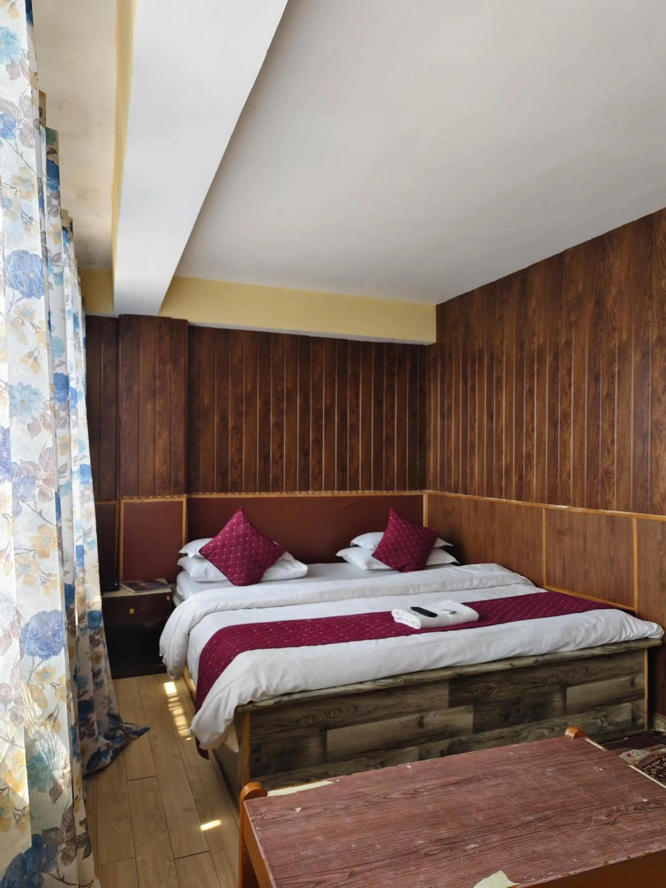 Hotel Lhonark Residency