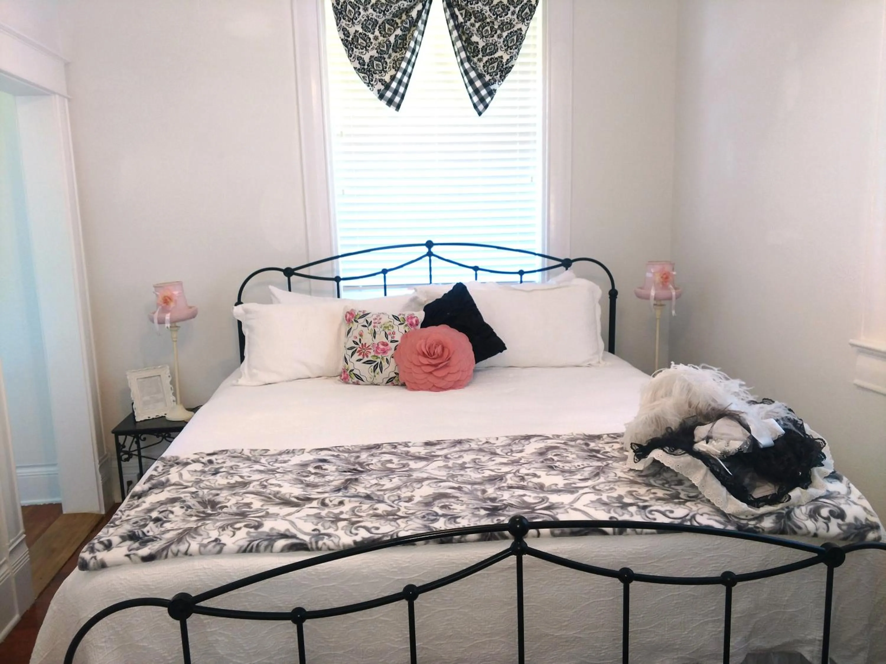 Budget Double Room in Sandstone Street Bed and Breakfast