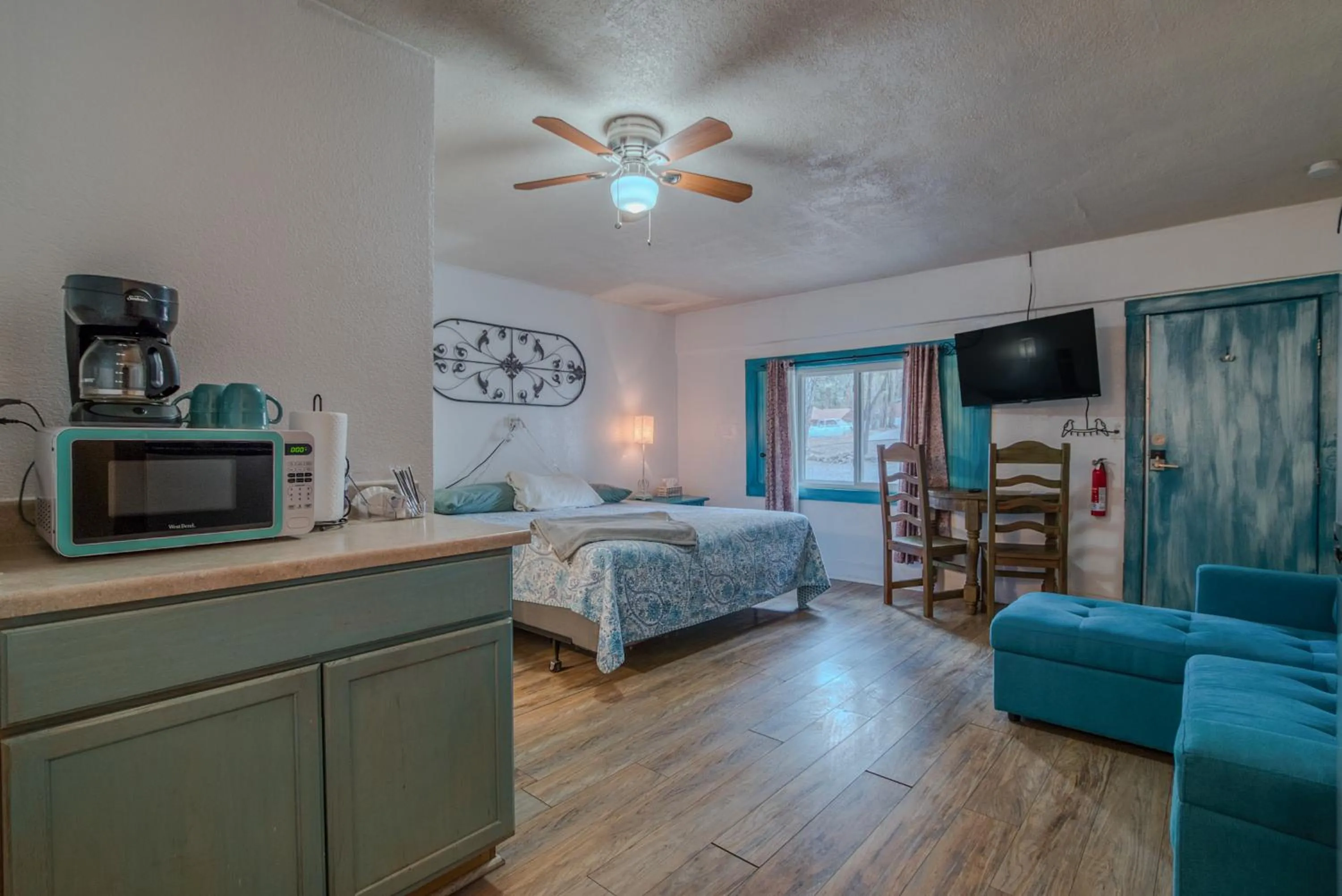 Bed in Enchanted Hideaway Cabins and Cottages