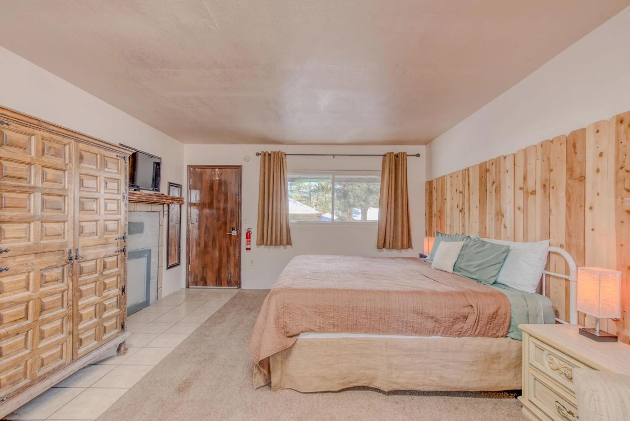 Bed in Enchanted Hideaway Cabins and Cottages