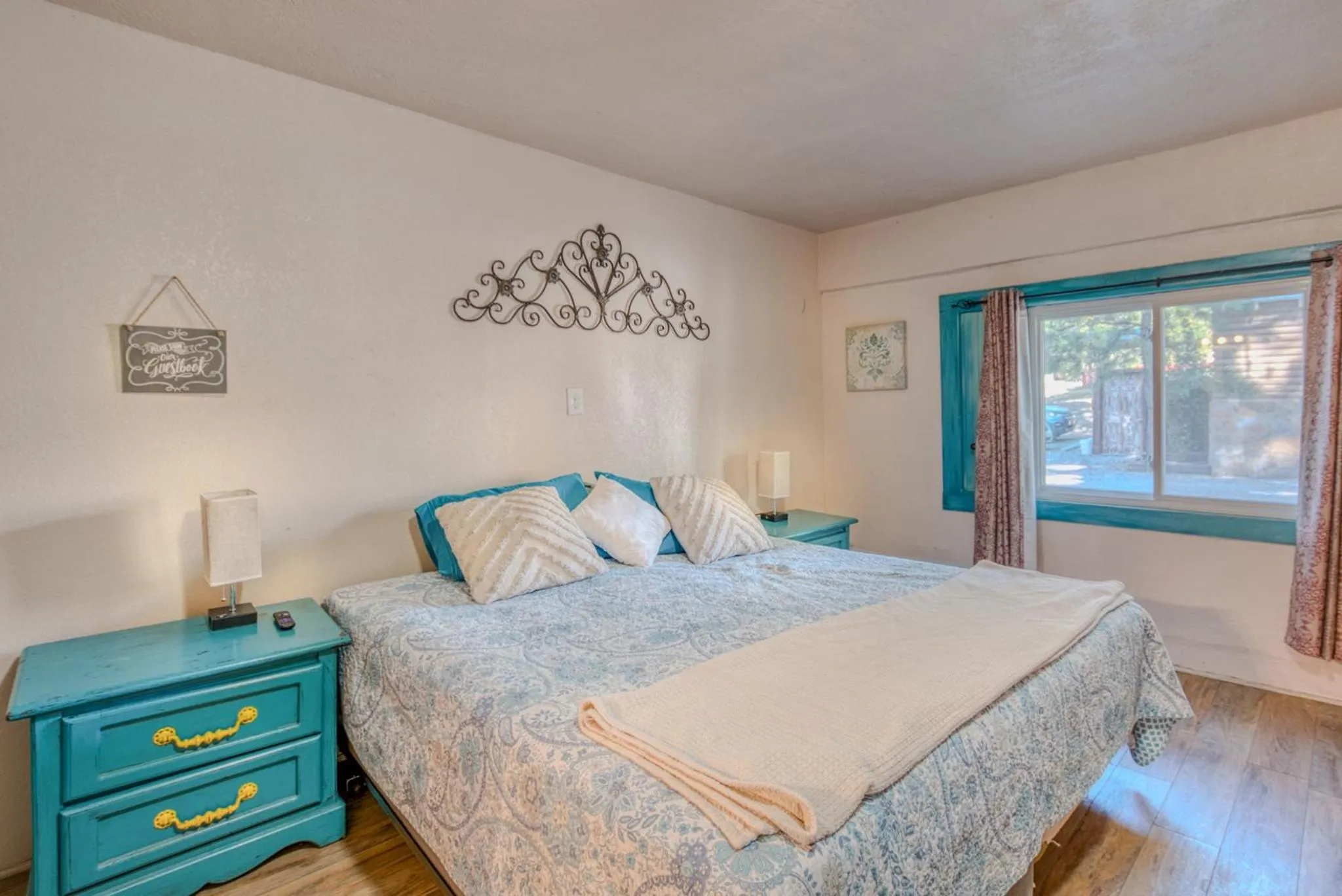 Bed in Enchanted Hideaway Cabins and Cottages