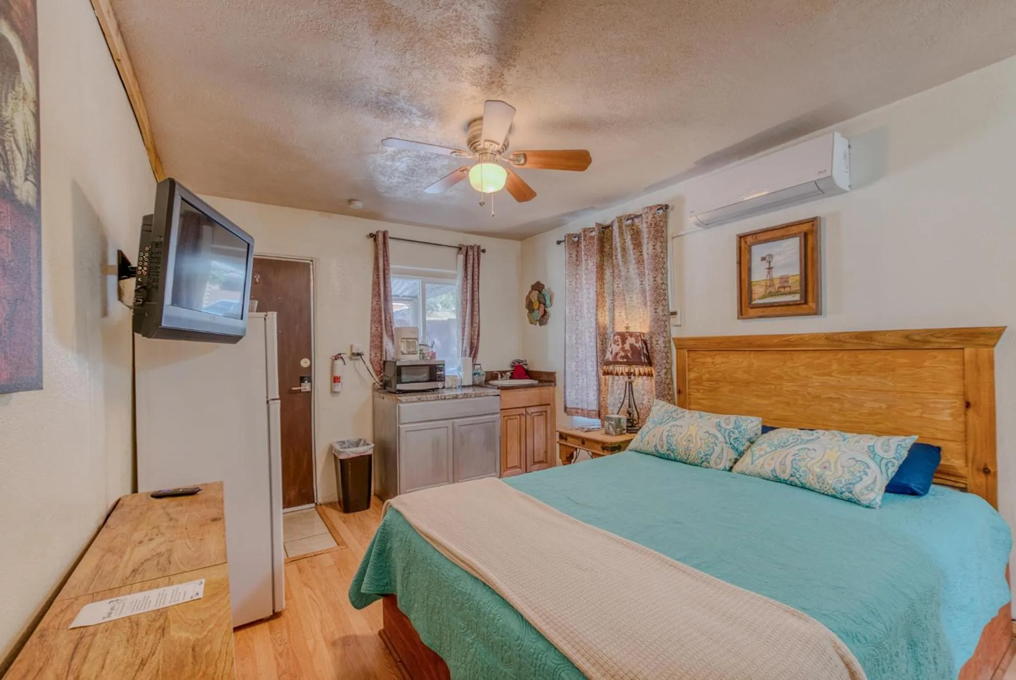 Bed in Enchanted Hideaway Cabins and Cottages