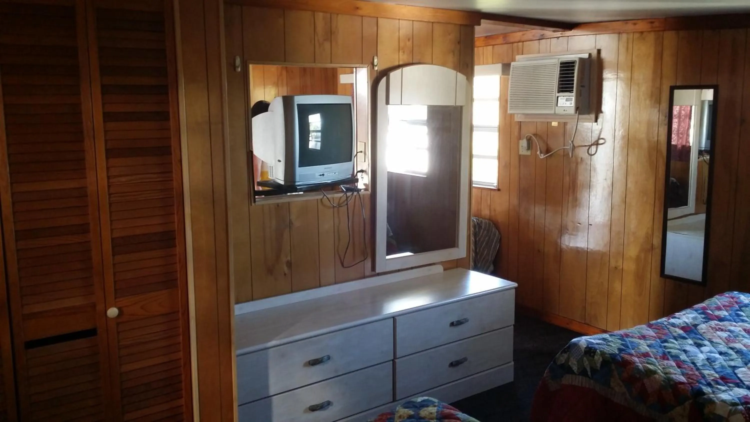 Decorative detail in Lake Ida Beach Resort