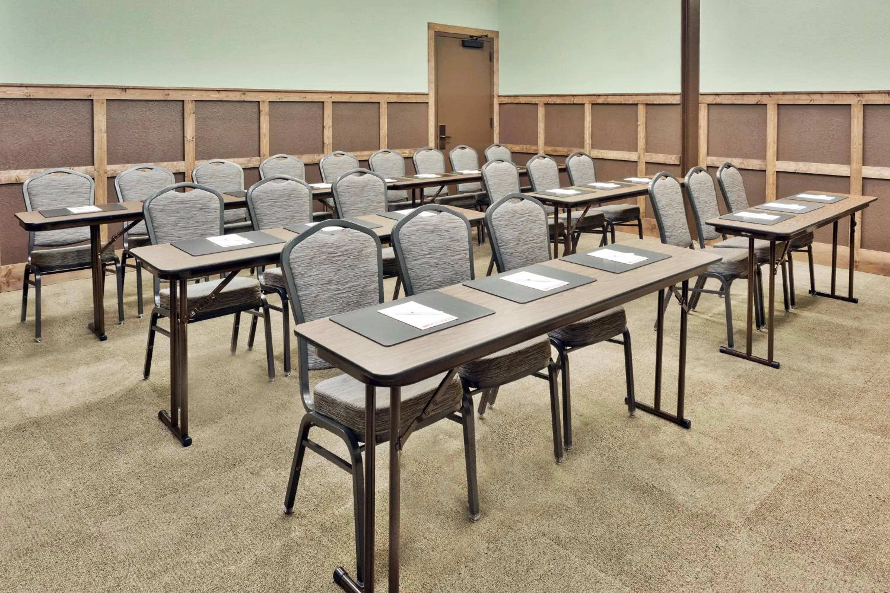 Meeting/conference room in Hawthorn Extended Stay by Wyndham Rome