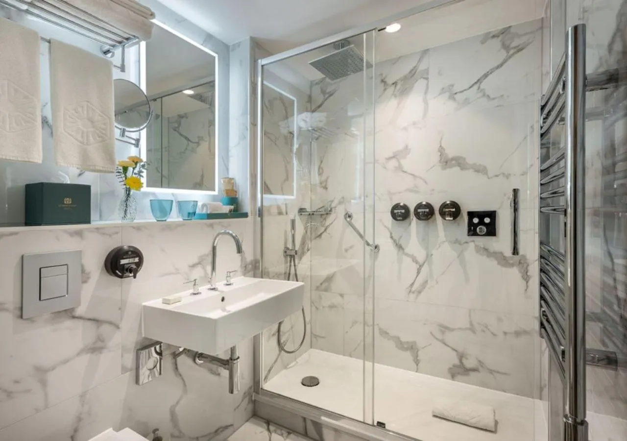 Bathroom in St. James' Court, A Taj Hotel, London