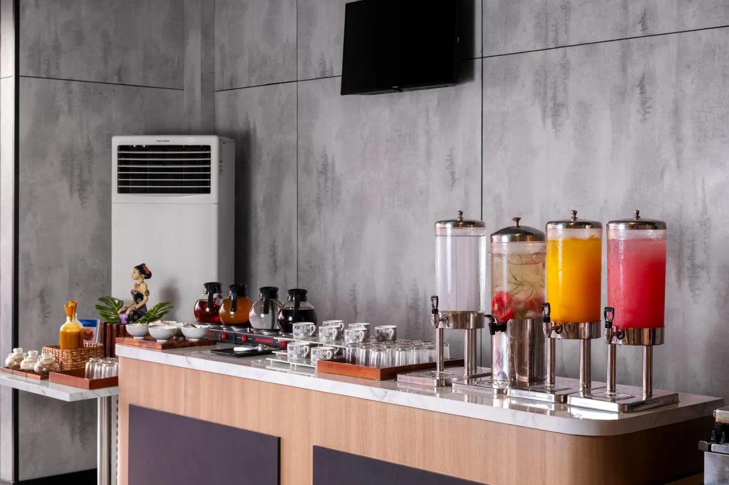 Restaurant/places to eat in Aston Inn Rembang