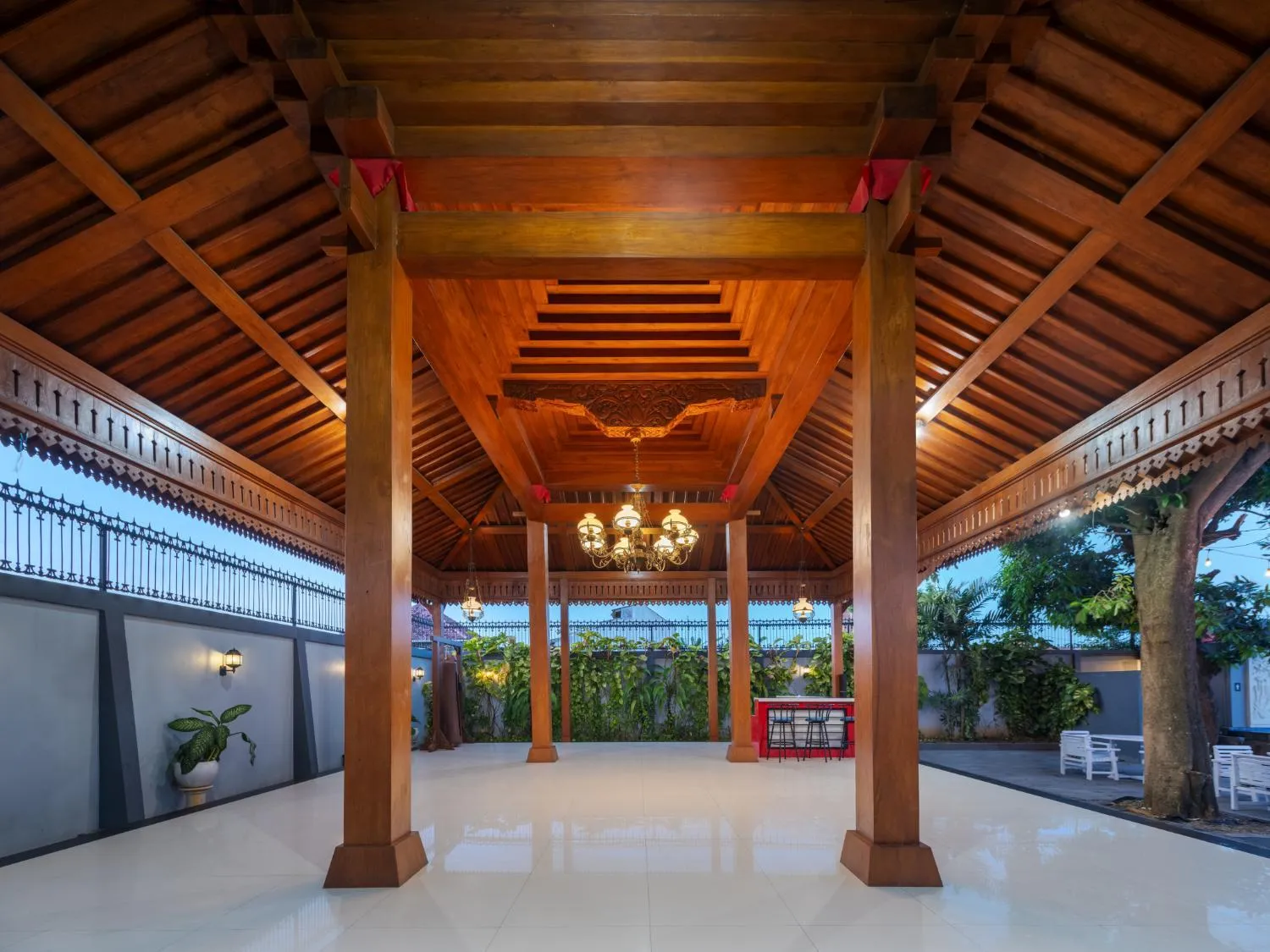 Restaurant/places to eat in Aston Inn Rembang