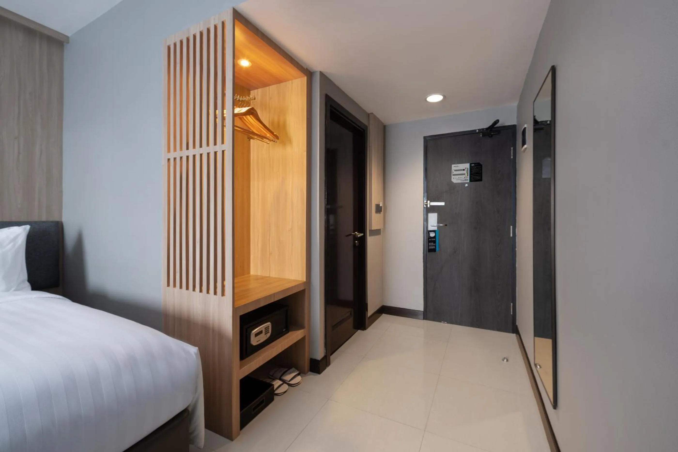 wardrobe, Bed in Aston Inn Rembang
