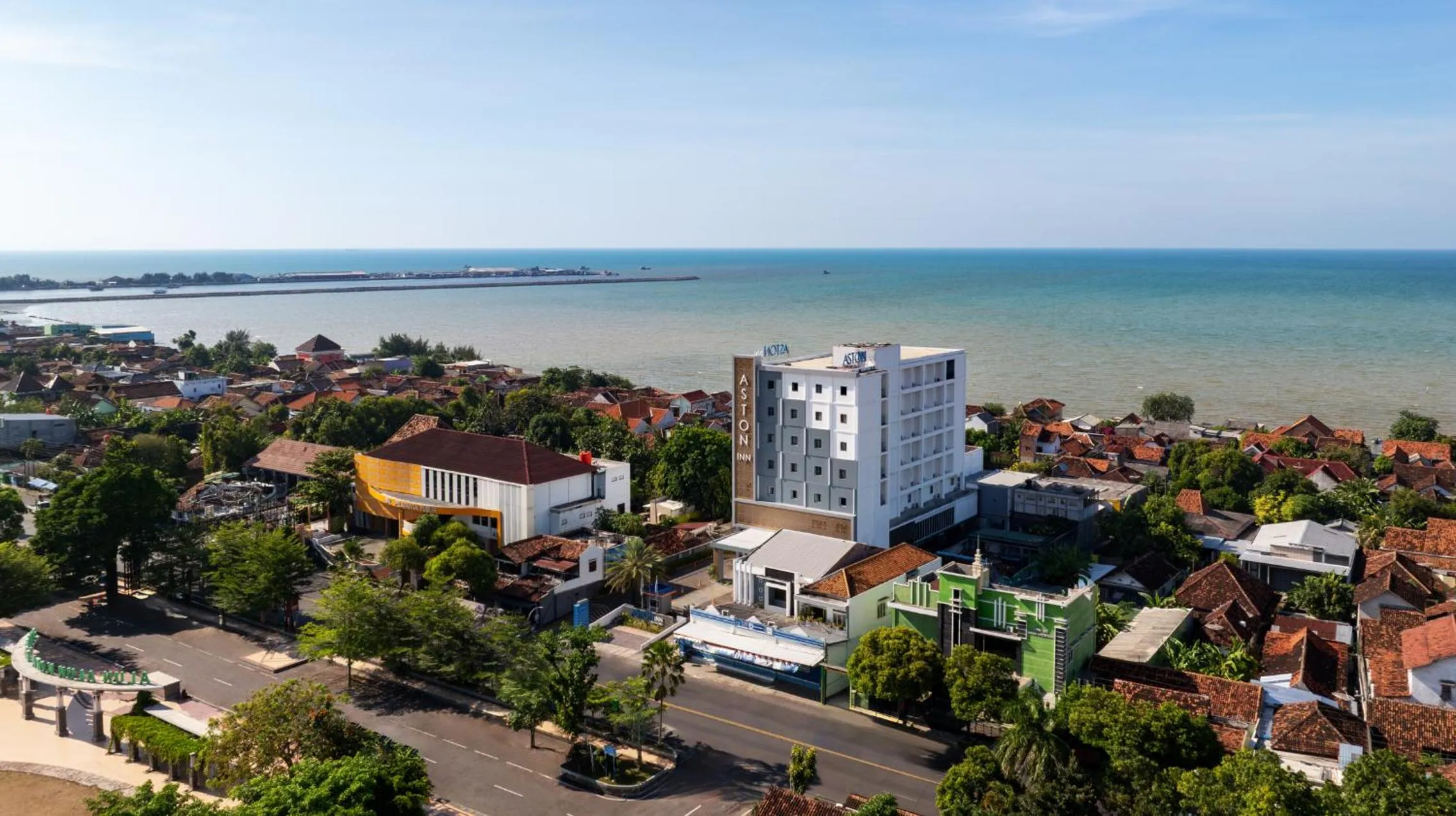 Property building in Aston Inn Rembang