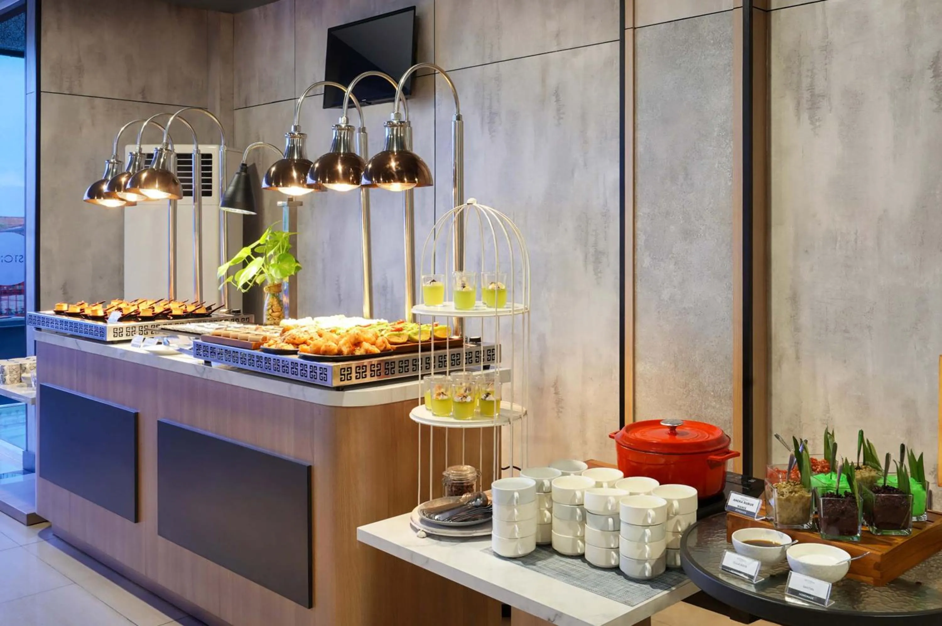 Restaurant/places to eat in Aston Inn Rembang