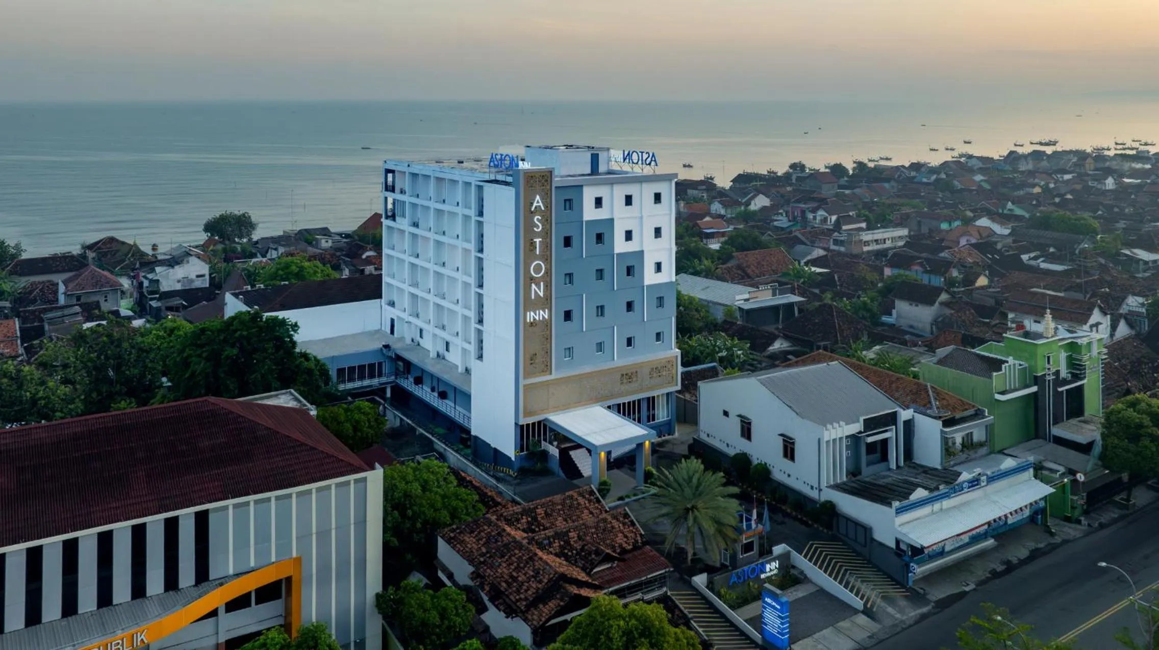 Property building in Aston Inn Rembang