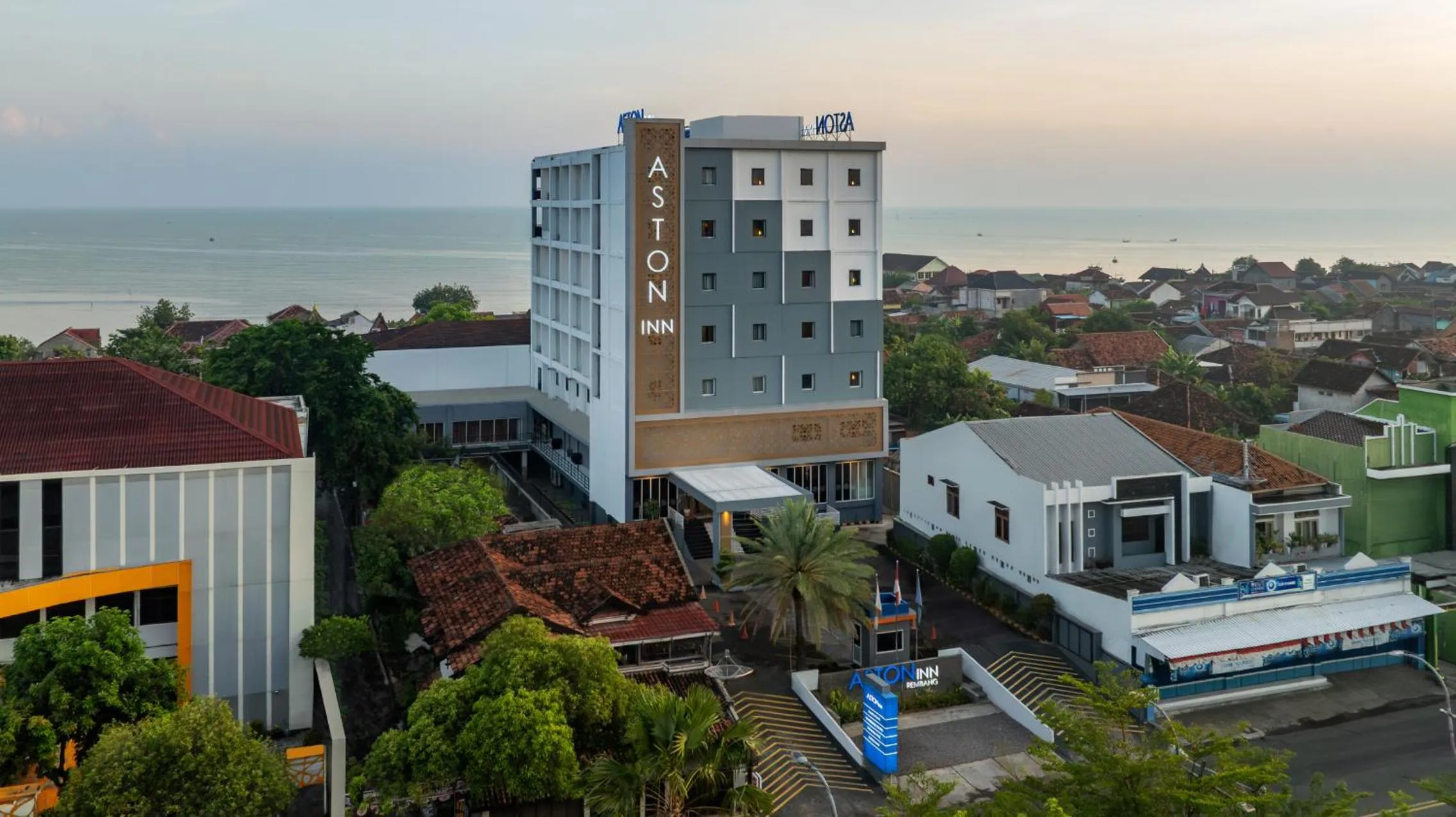 Property building in Aston Inn Rembang