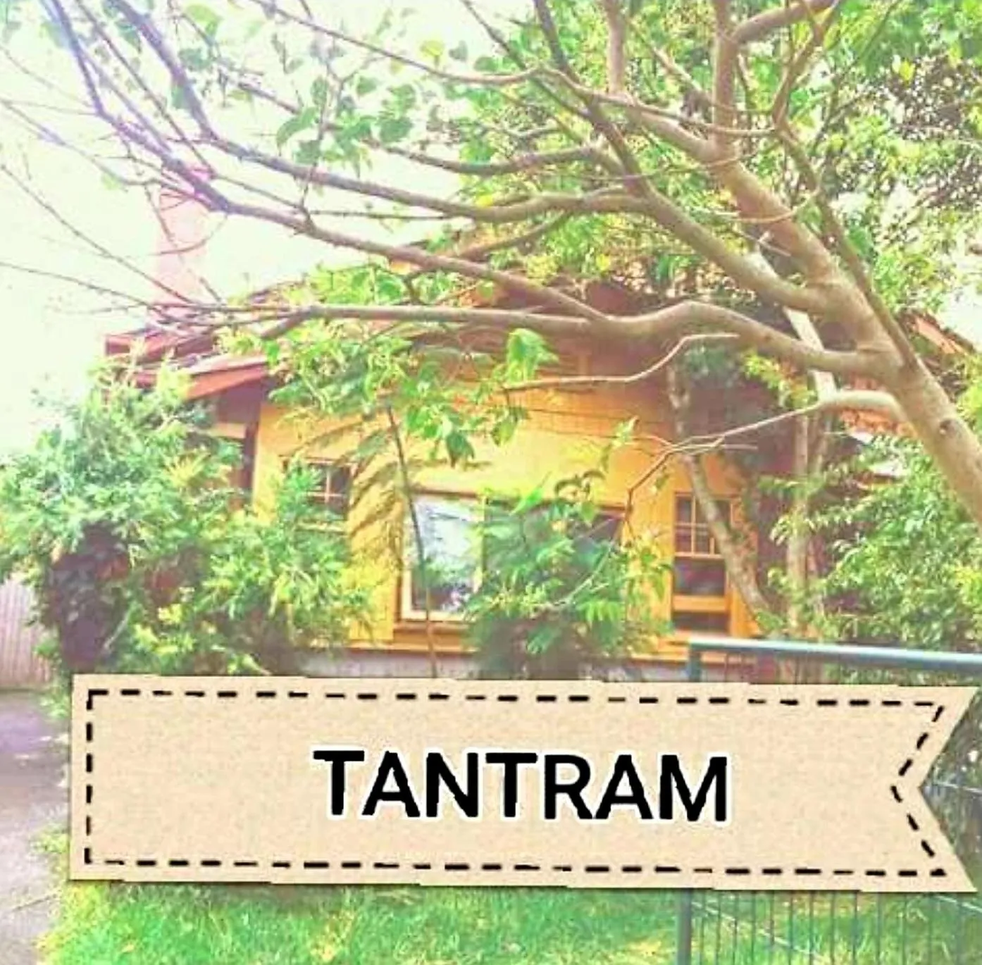 Facade/entrance in St Kilda East backpackers' hostel