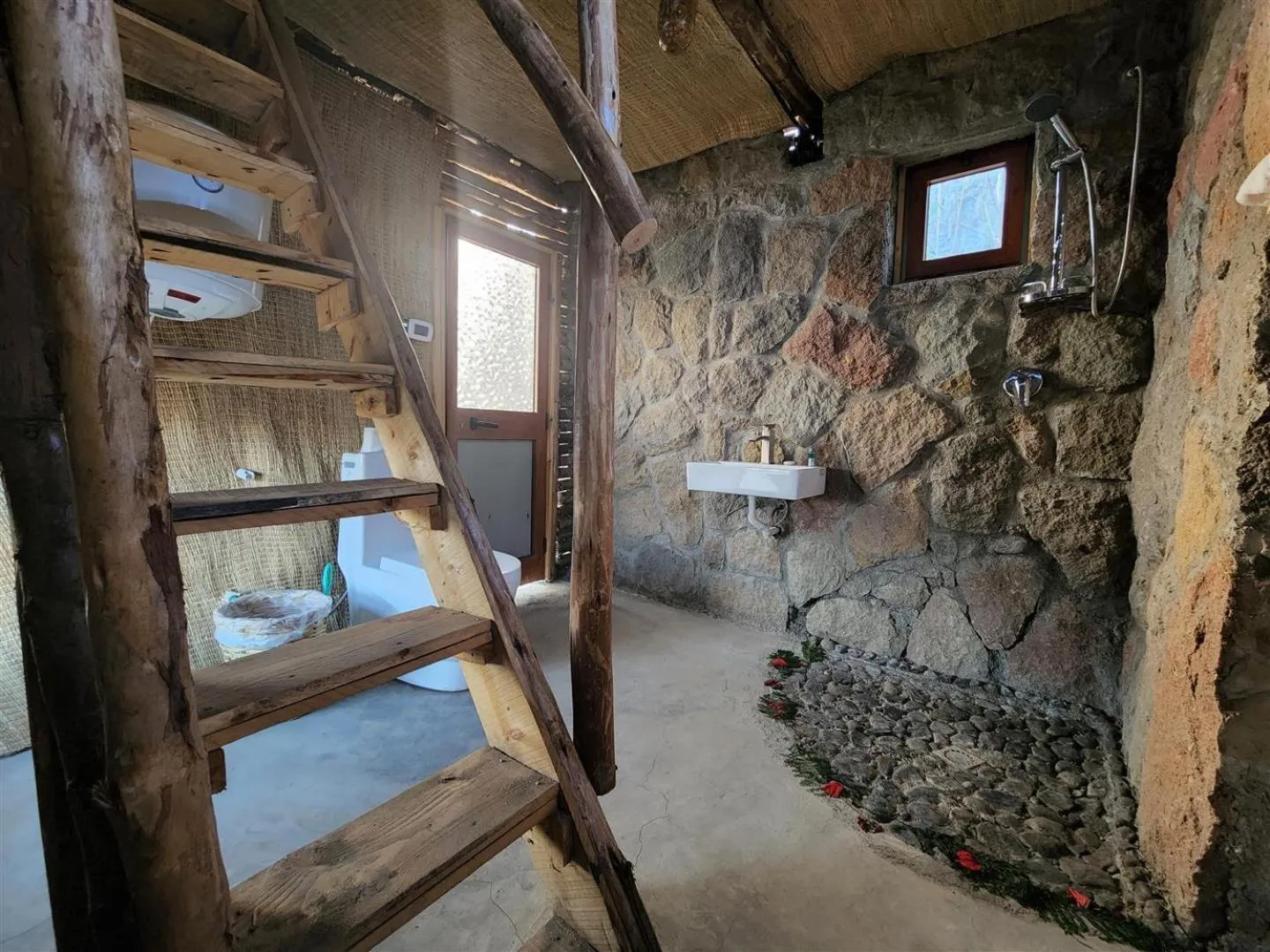 Shower in Sora Lodge Lalibela