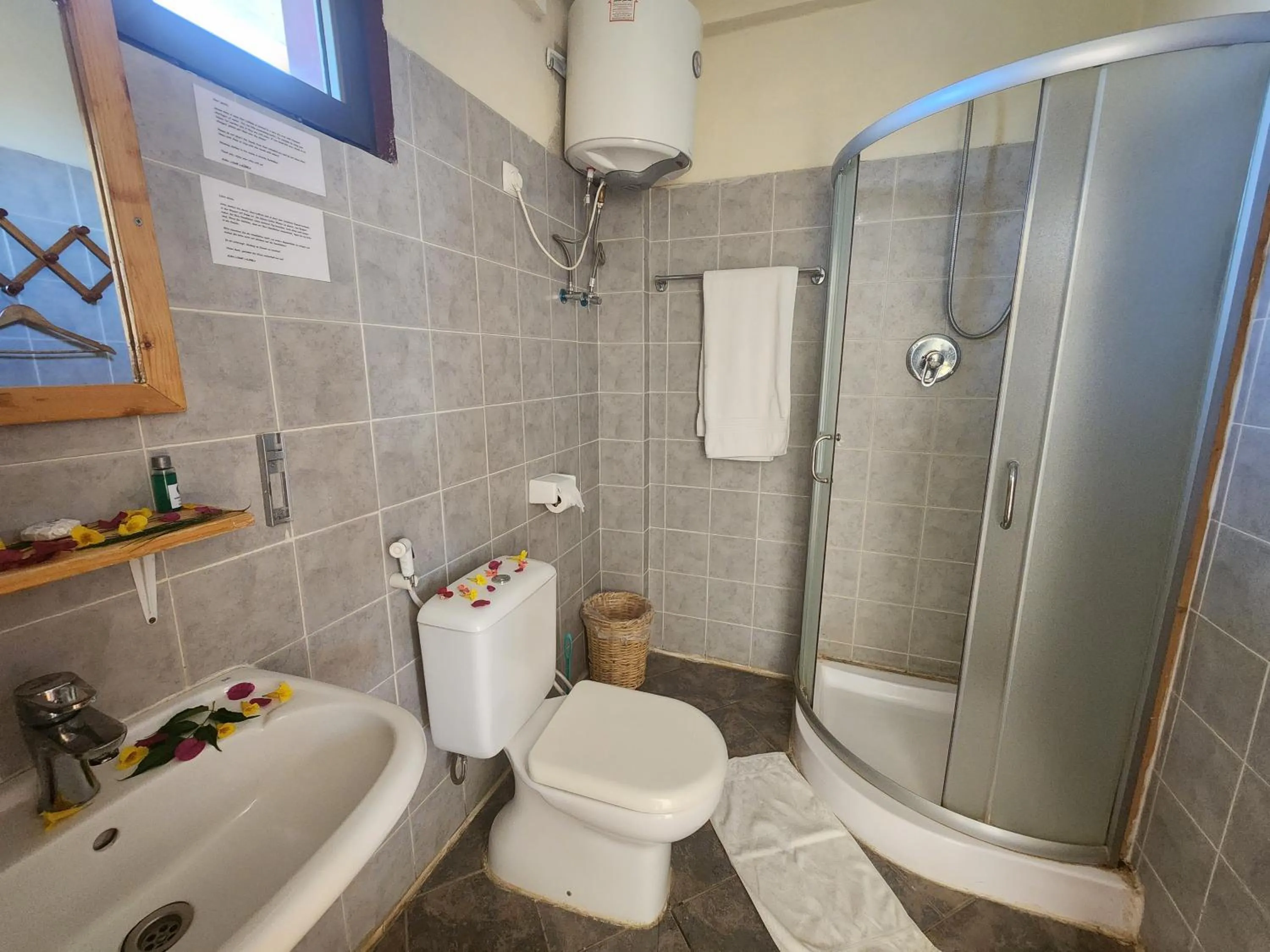 Shower in Sora Lodge Lalibela