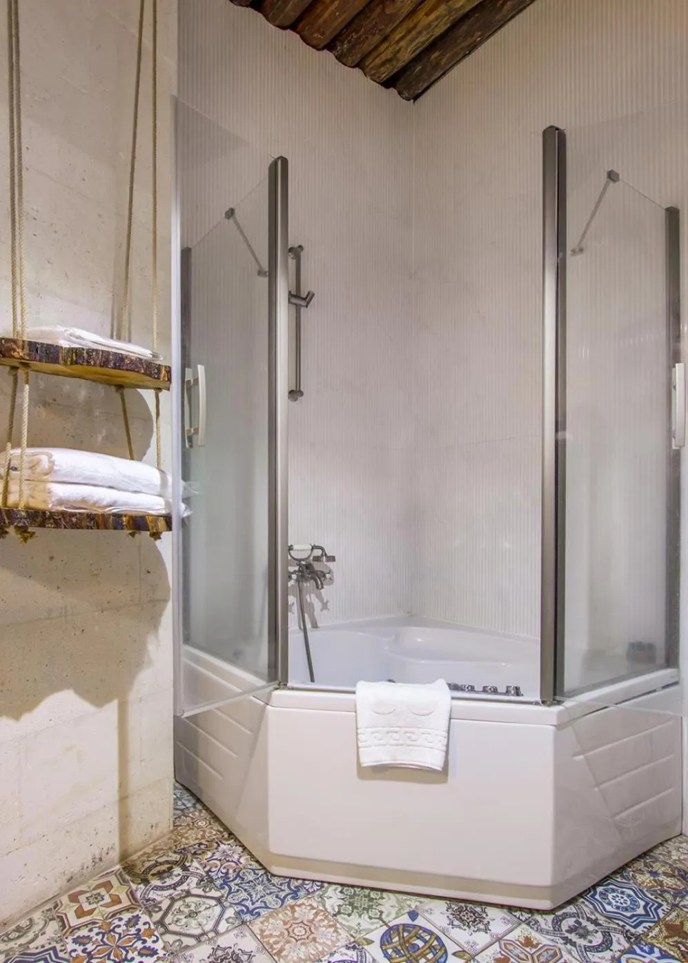 Hot Tub in Cappadocia Minia Cave Hotel