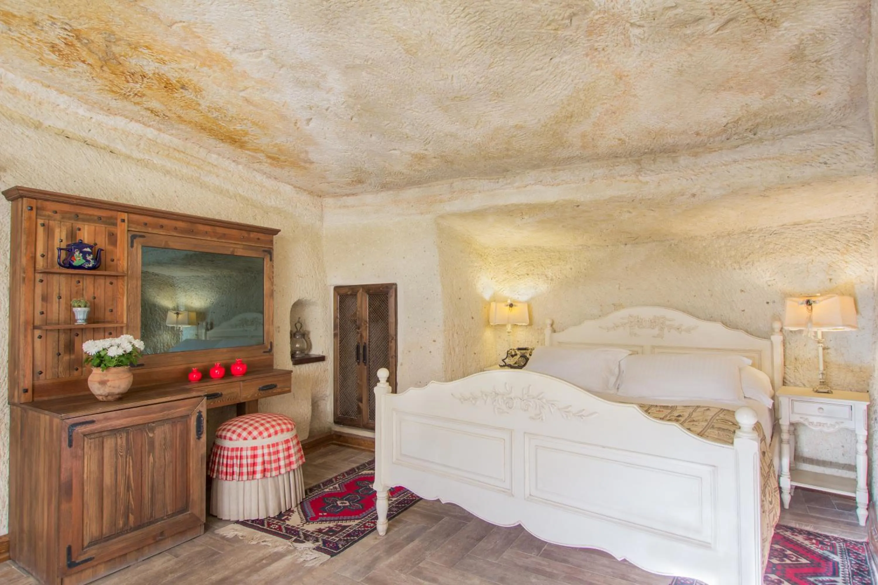 Massage, Bed in Cappadocia Minia Cave Hotel