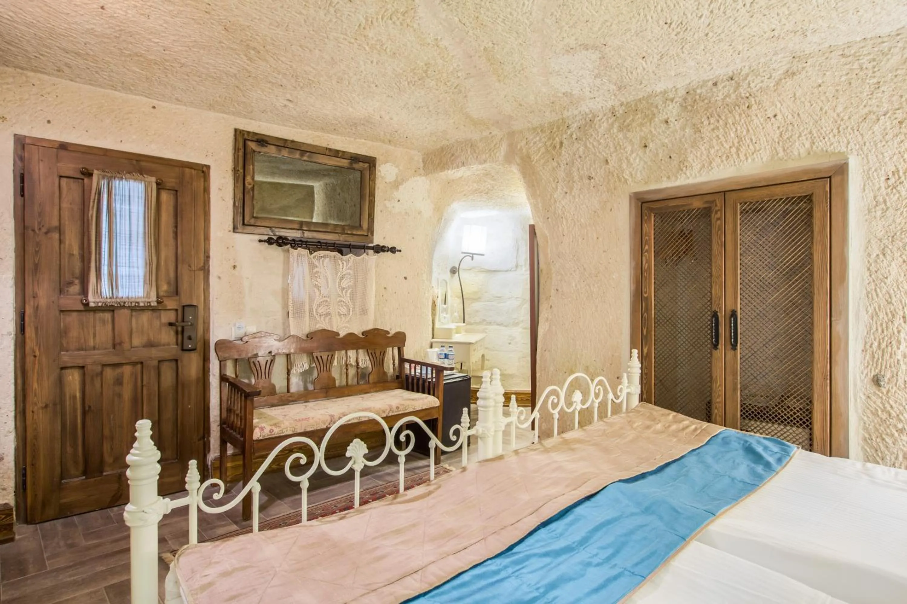 Massage, Bed in Cappadocia Minia Cave Hotel