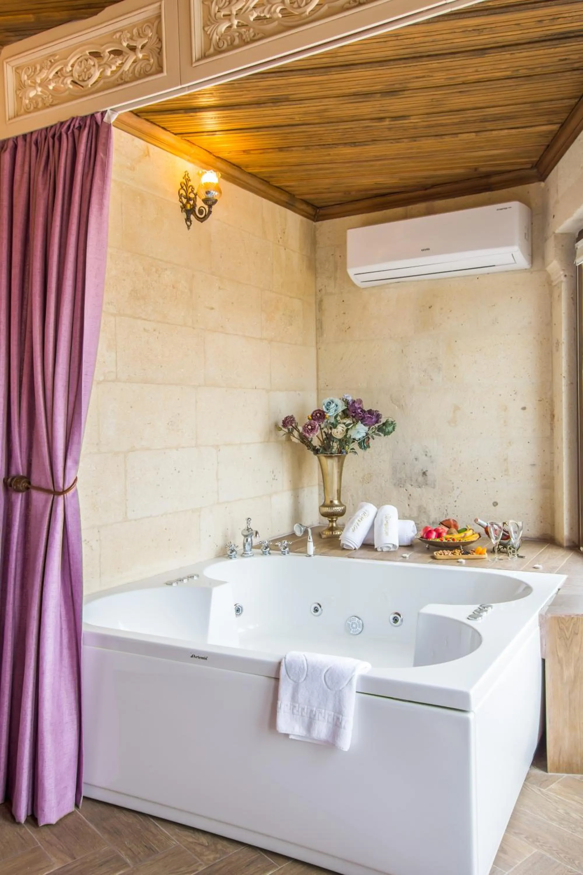 Massage, Bed in Cappadocia Minia Cave Hotel