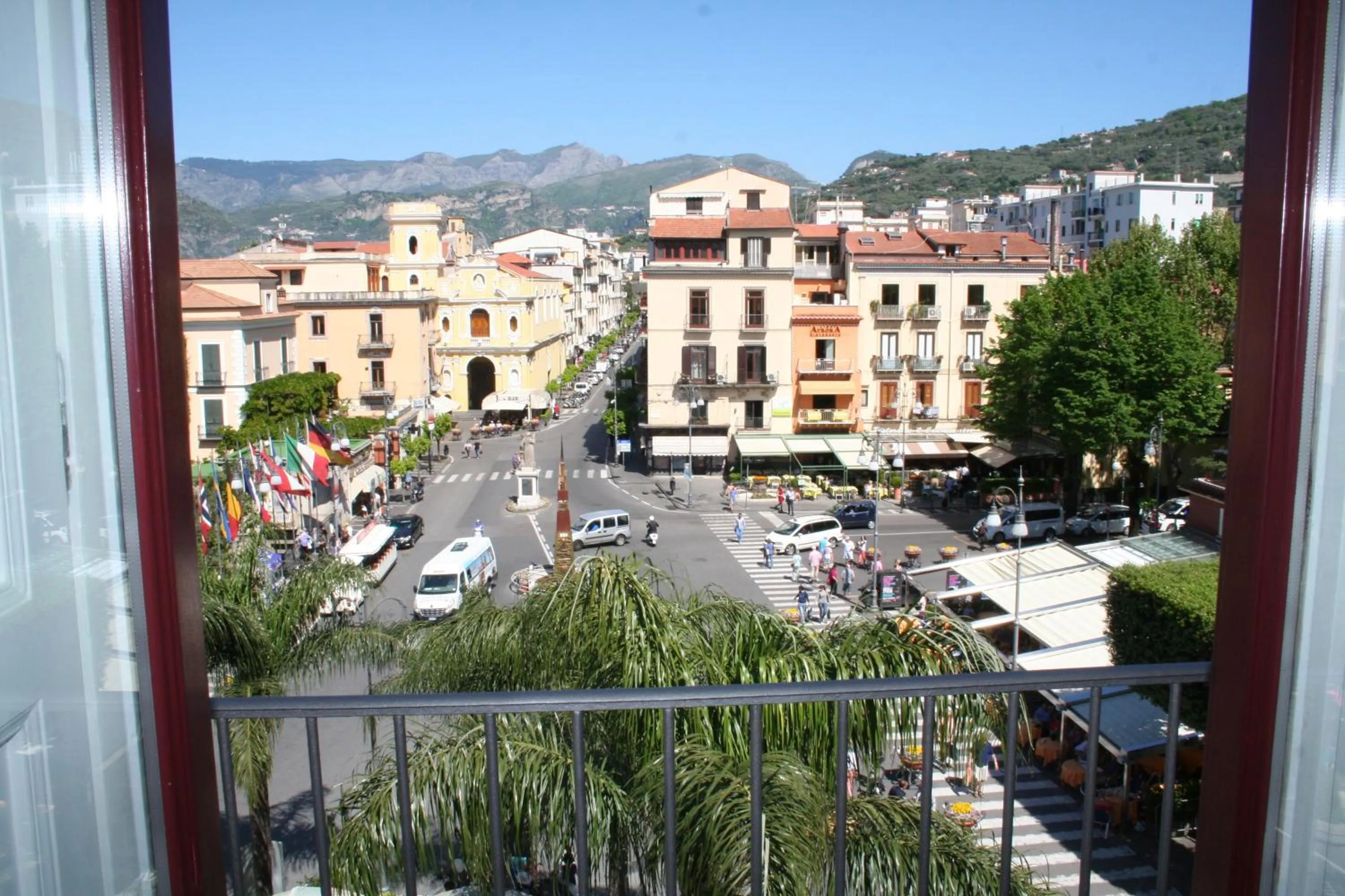 Day in La Casa dell'Orologio - MAIN SQUARE