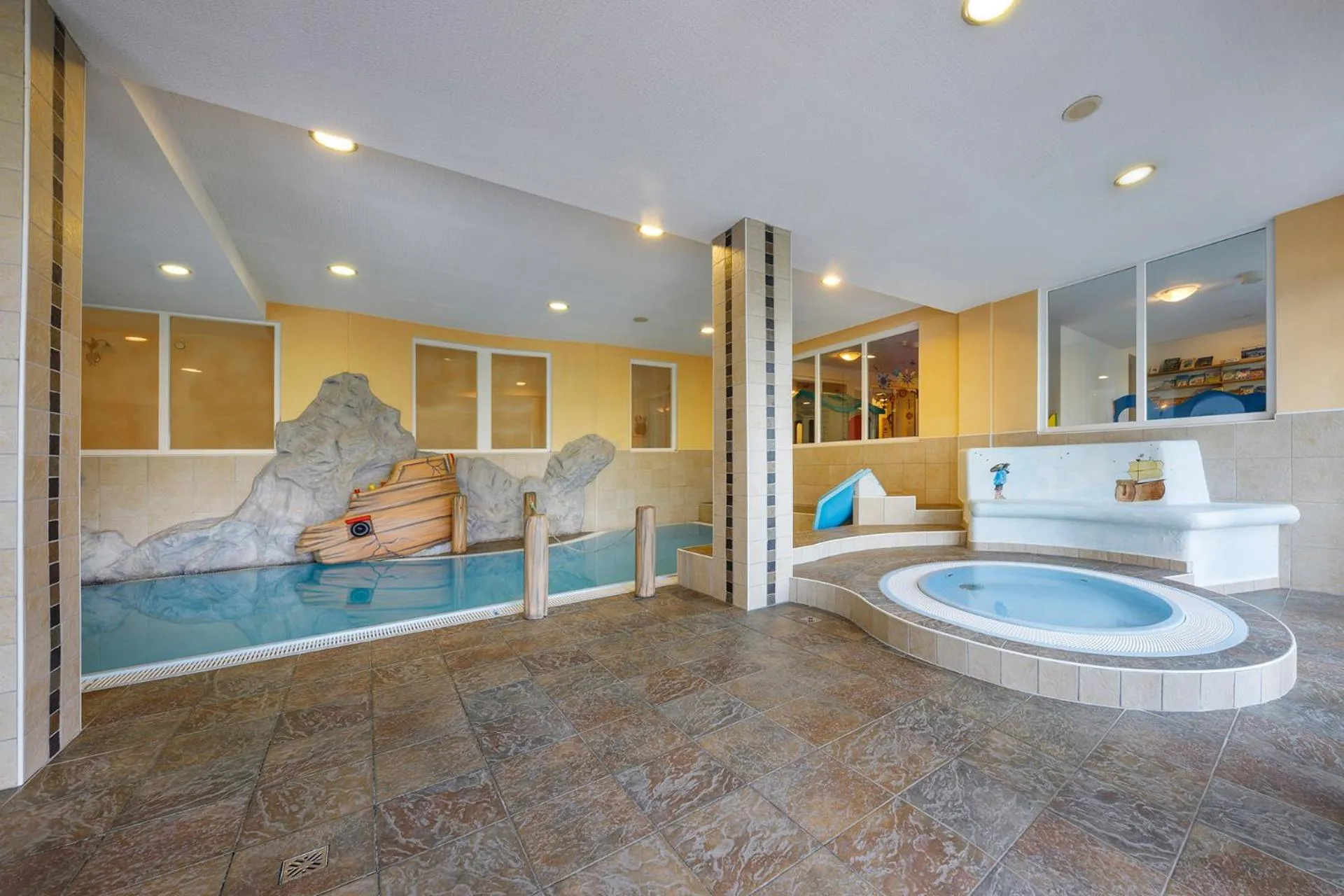 Swimming pool in Family Hotel Gutenberg