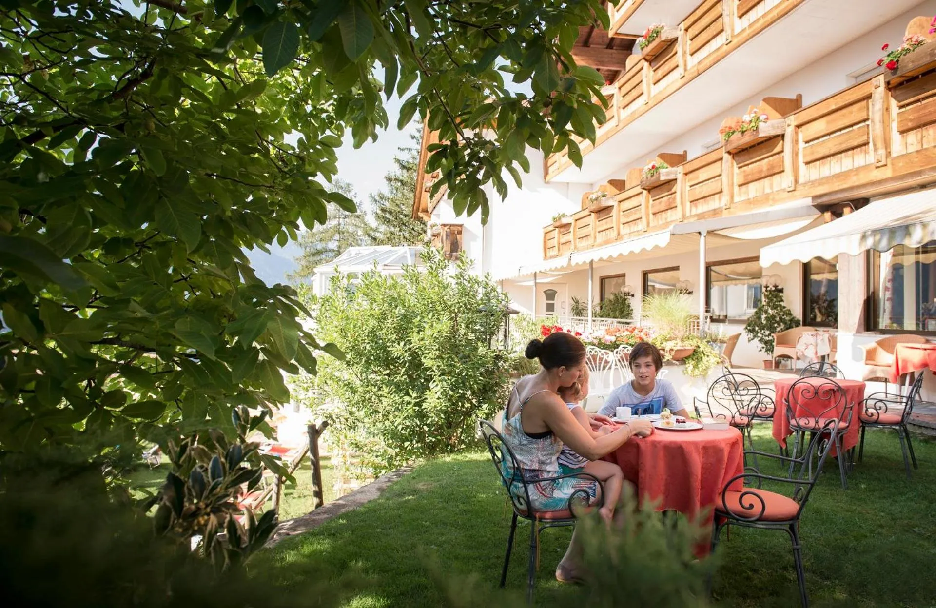 Property building in Family Hotel Gutenberg