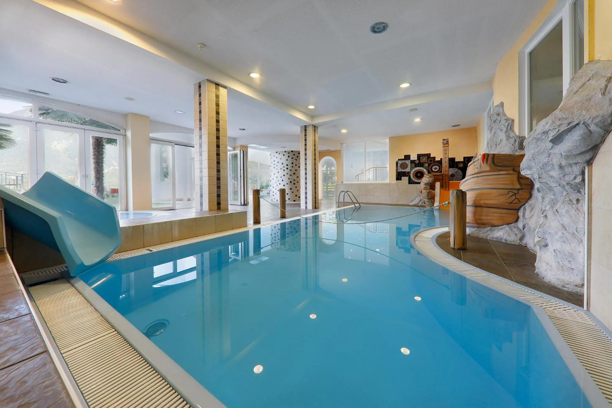 Swimming pool in Family Hotel Gutenberg