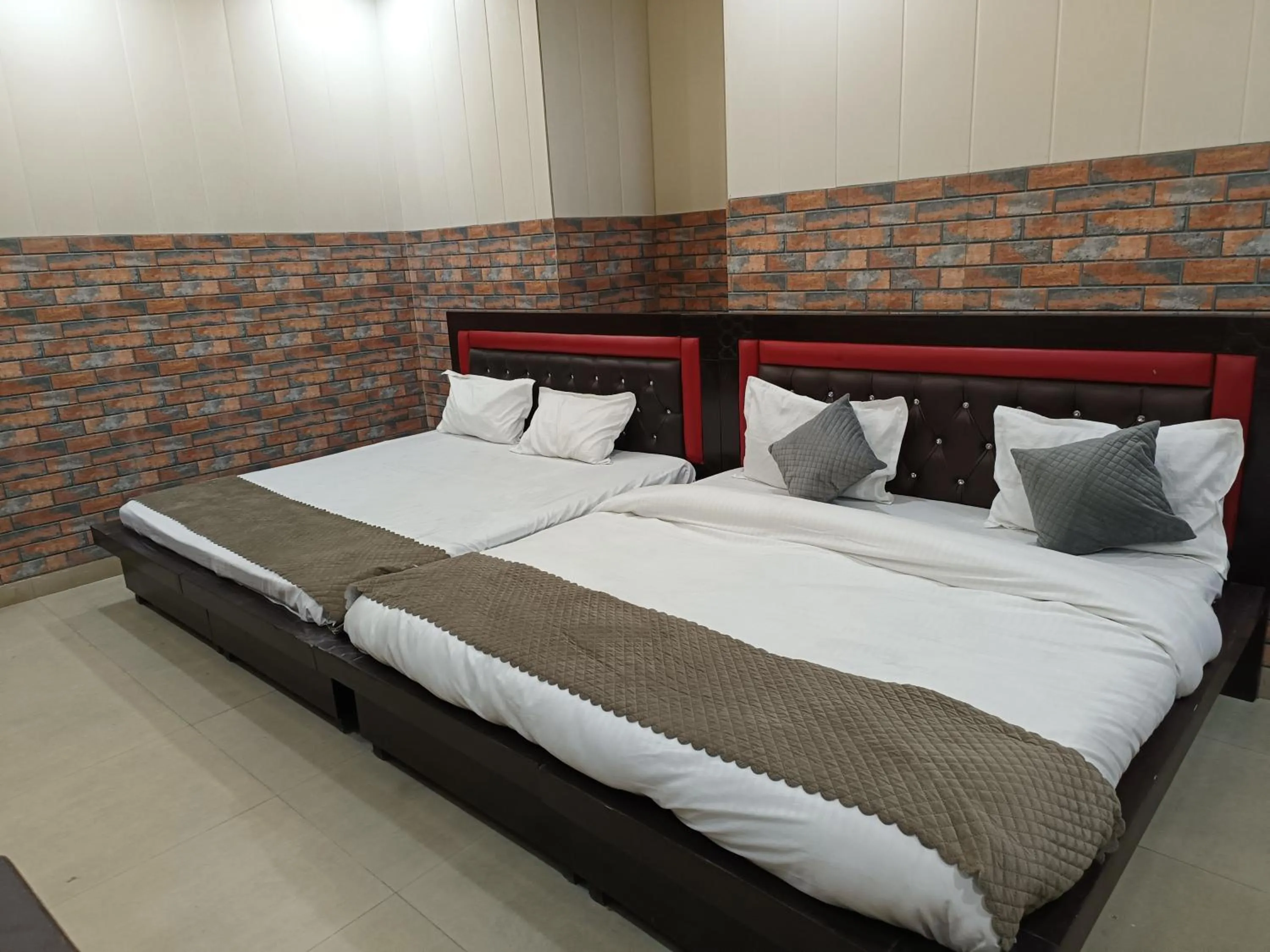 Premium Quadruple Room in Swas Tika Homes Near Wave City Center Noida