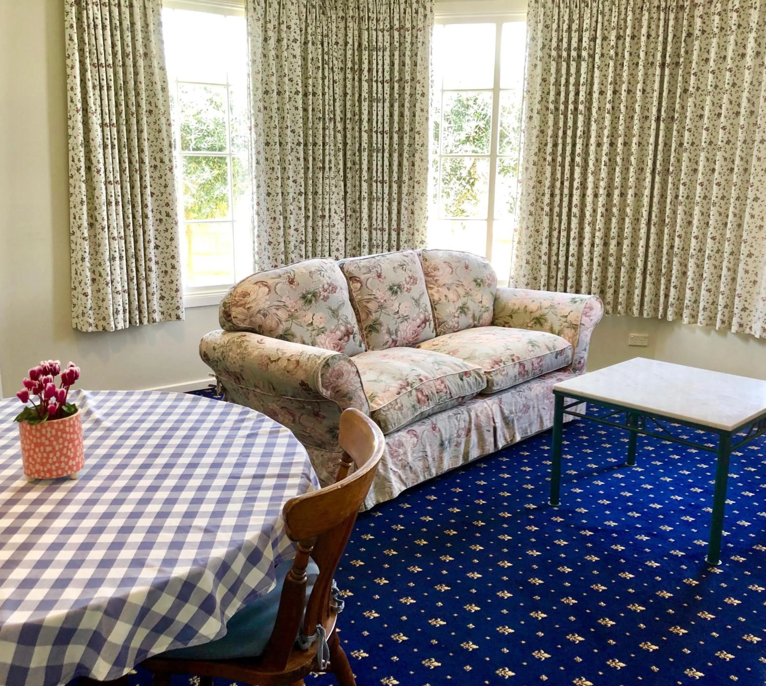 Living room in Douglas Riverside