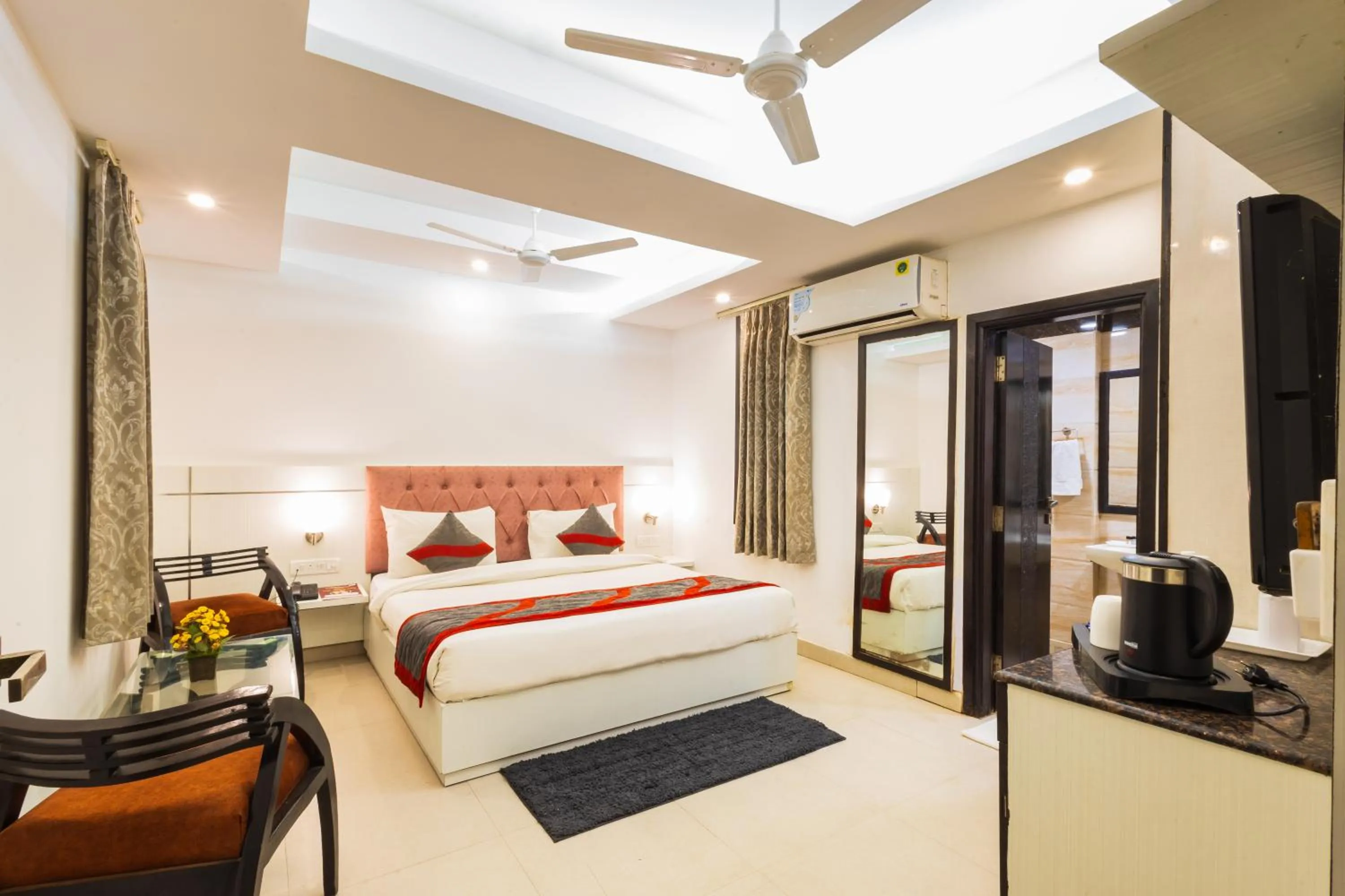Hotel The Gold Inn - Walking Distance From Gaffar Market Karol Bagh Delhi