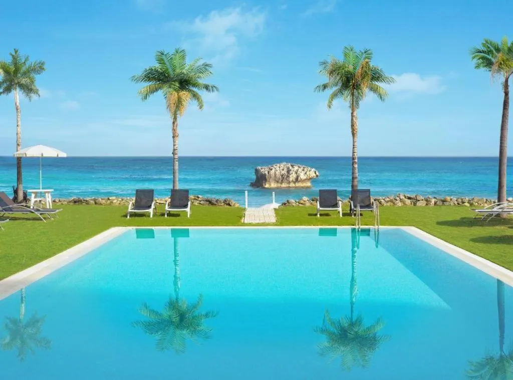 Swimming pool in Borgo di Riaci Beach Resort