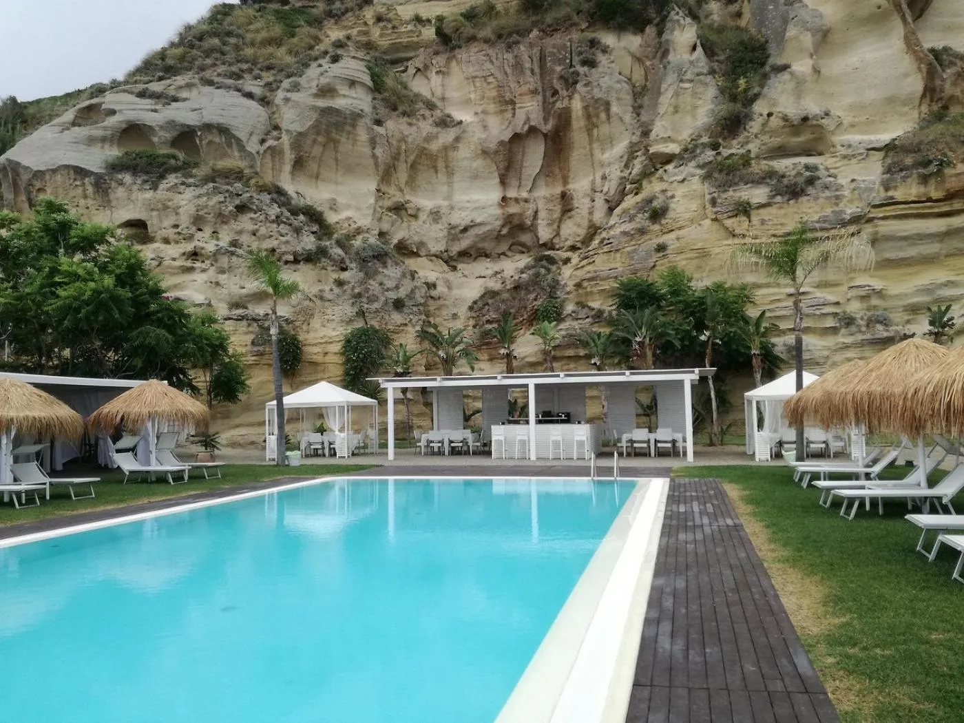 Swimming pool in Borgo di Riaci Beach Resort
