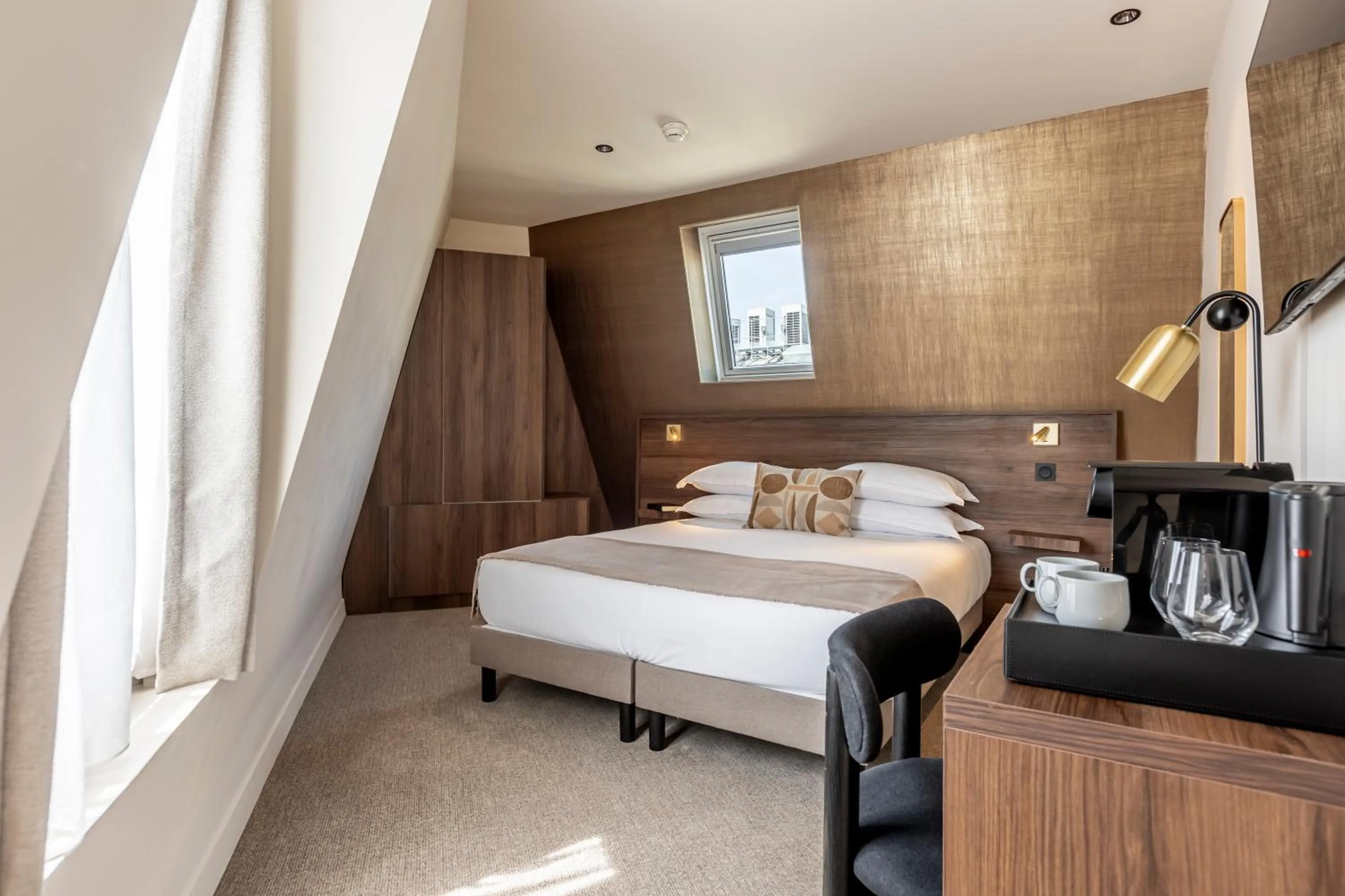 Photo of the whole room, Bed in Le Monsieur By Sweett