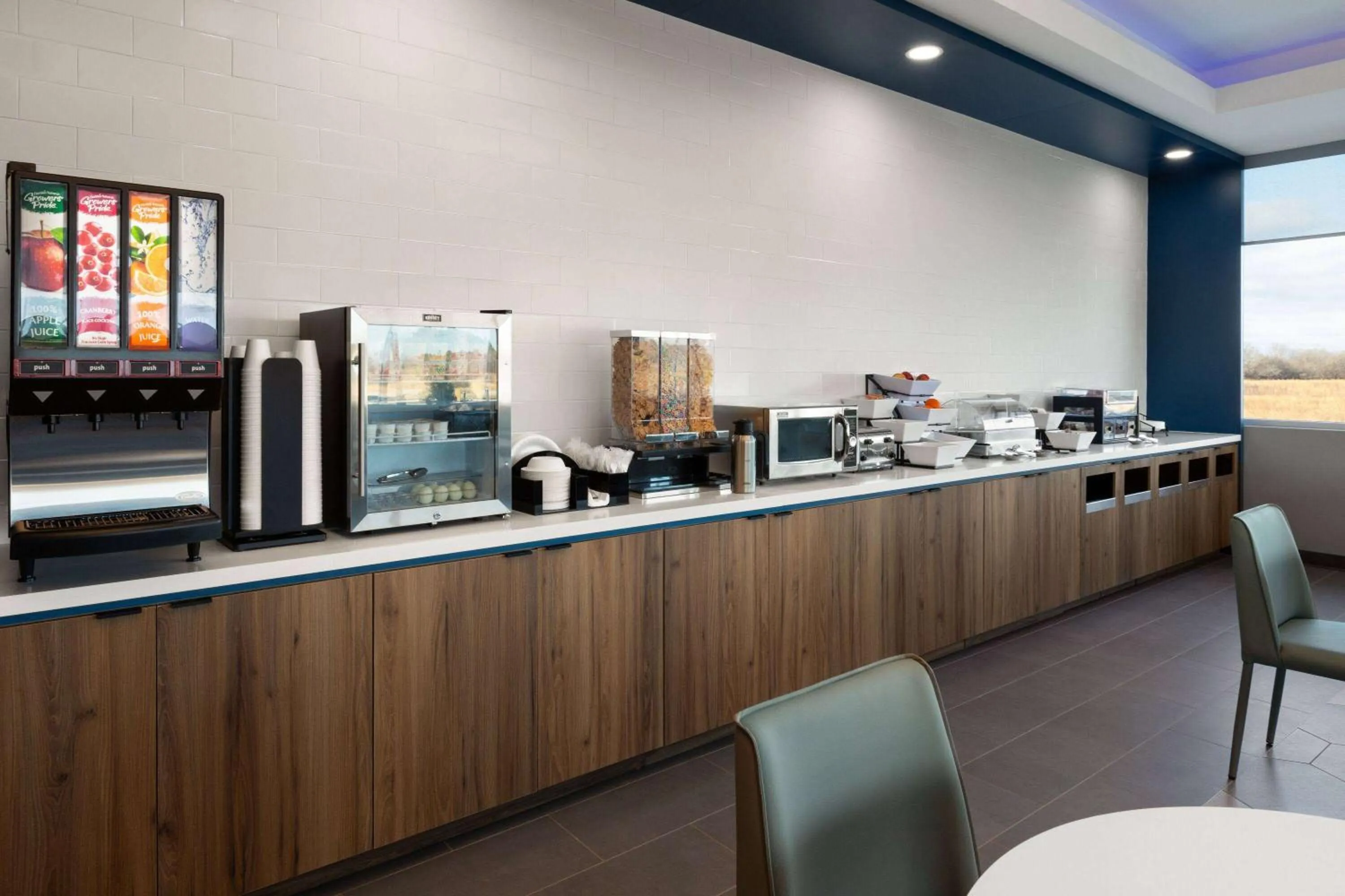 Breakfast in Microtel Inn & Suites by Wyndham Olive Branch