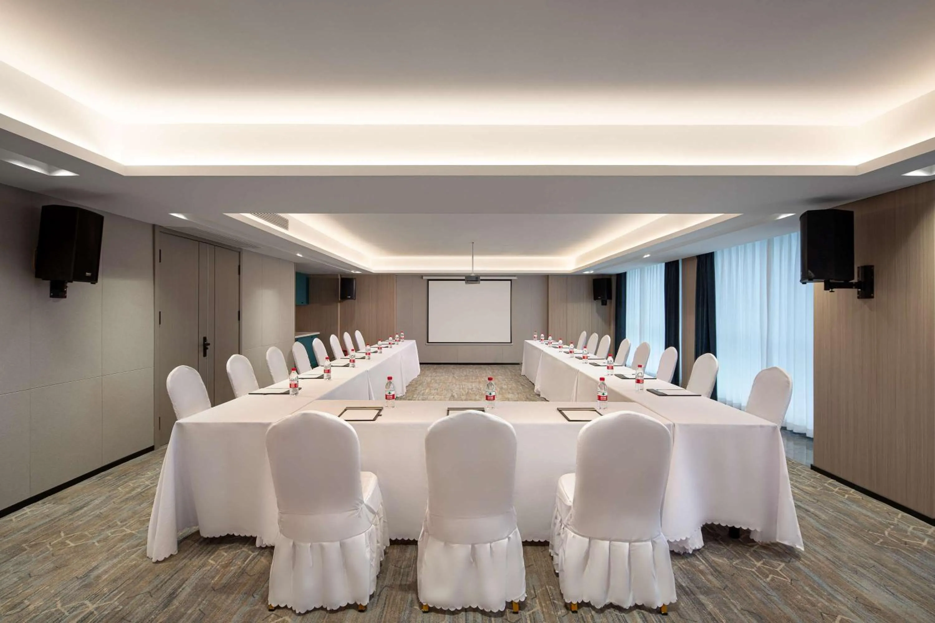 Bedroom in Microtel by Wyndham Qingdao Huangdao