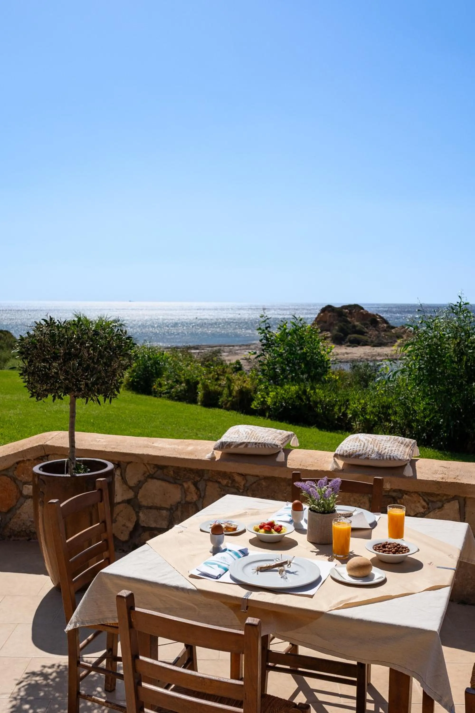 Restaurant/places to eat in Al Mare Villas