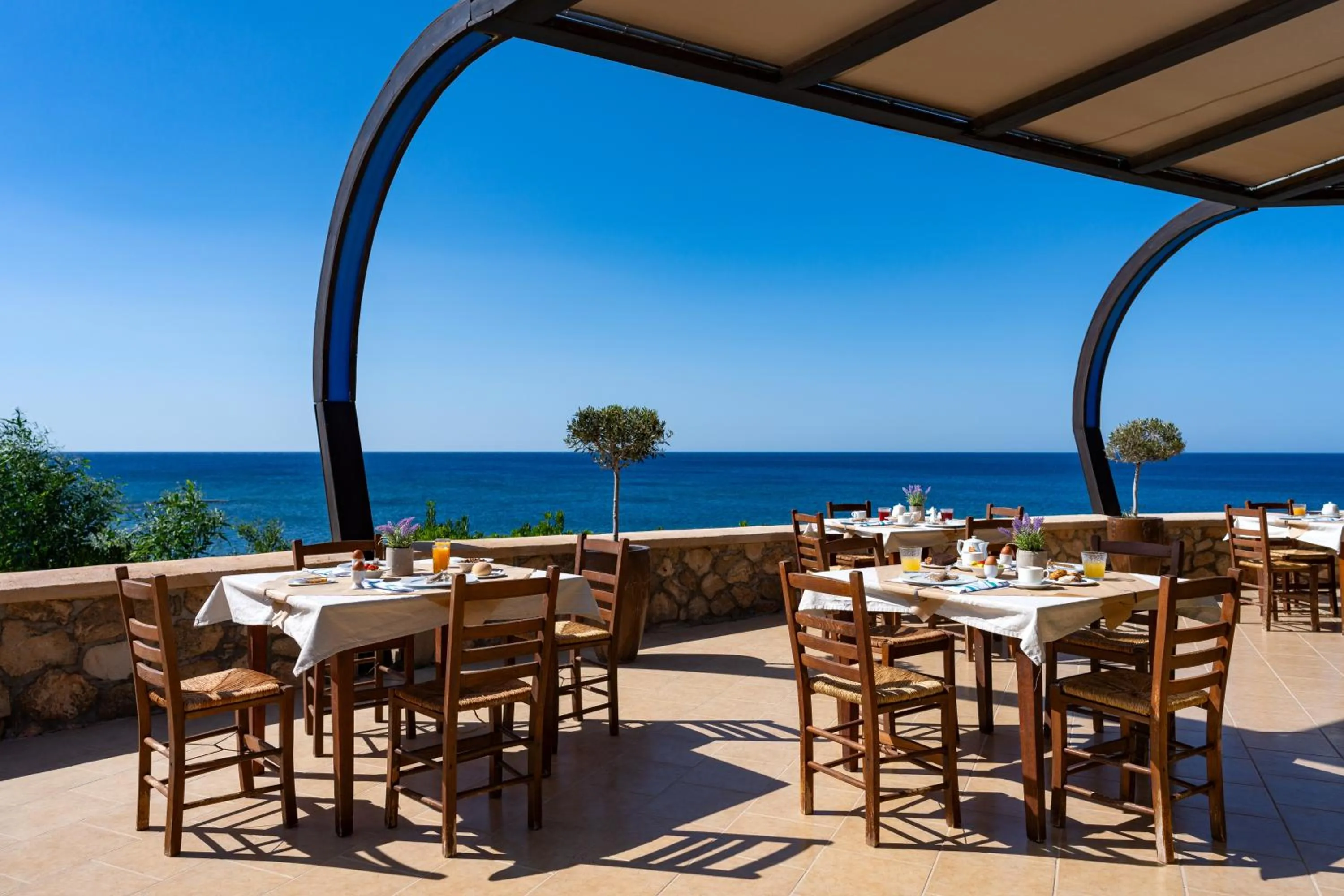 Restaurant/places to eat in Al Mare Villas