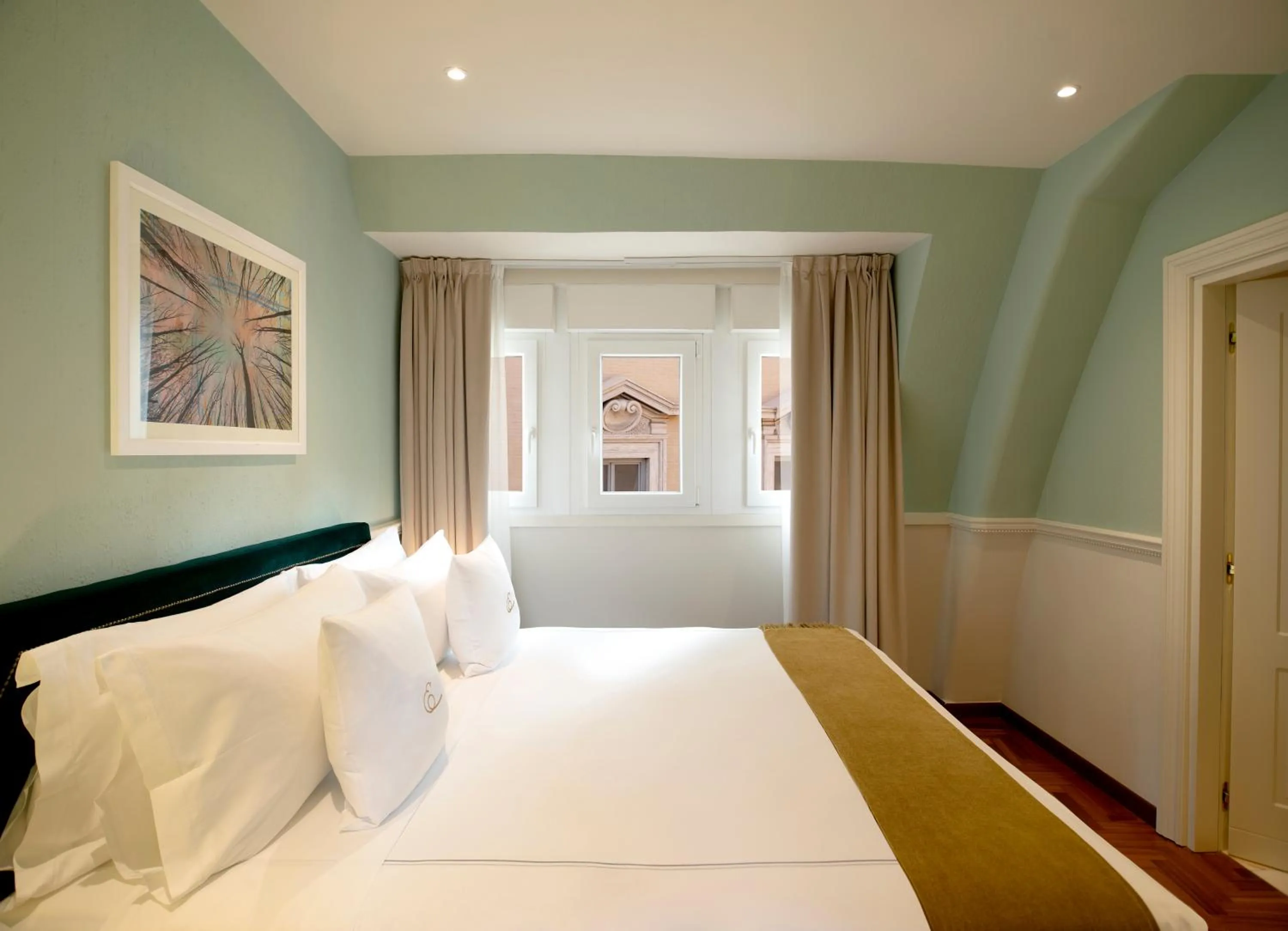 Bed in Elizabeth Unique Apartments - a Member of Design Hotels