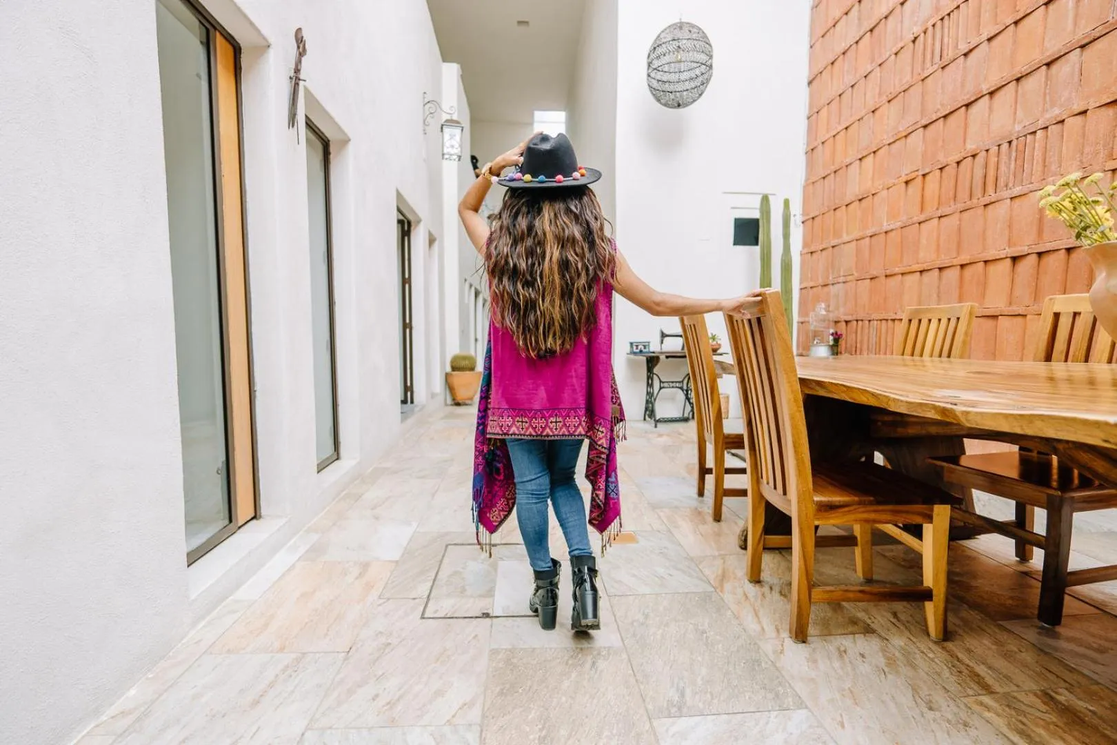 People in La Casa Carlota