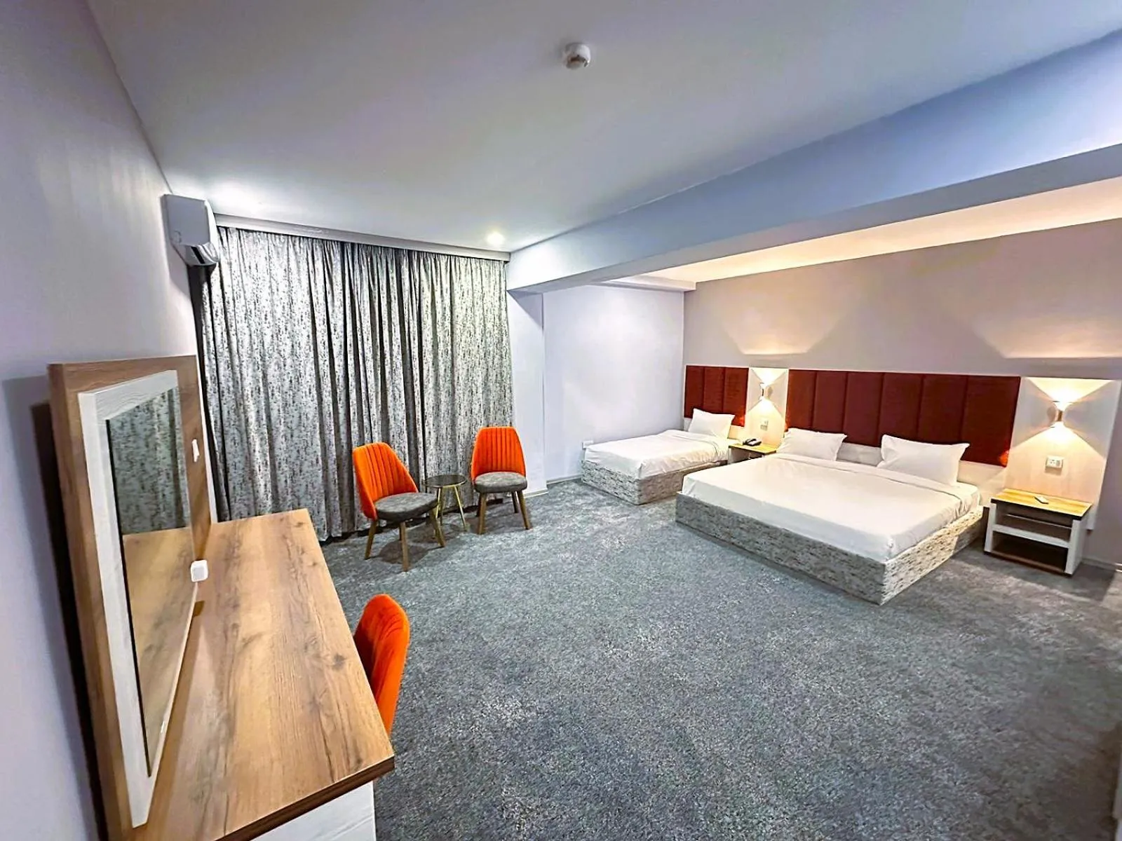 Bedroom, Bed in Amazon Hotel - Free Massage