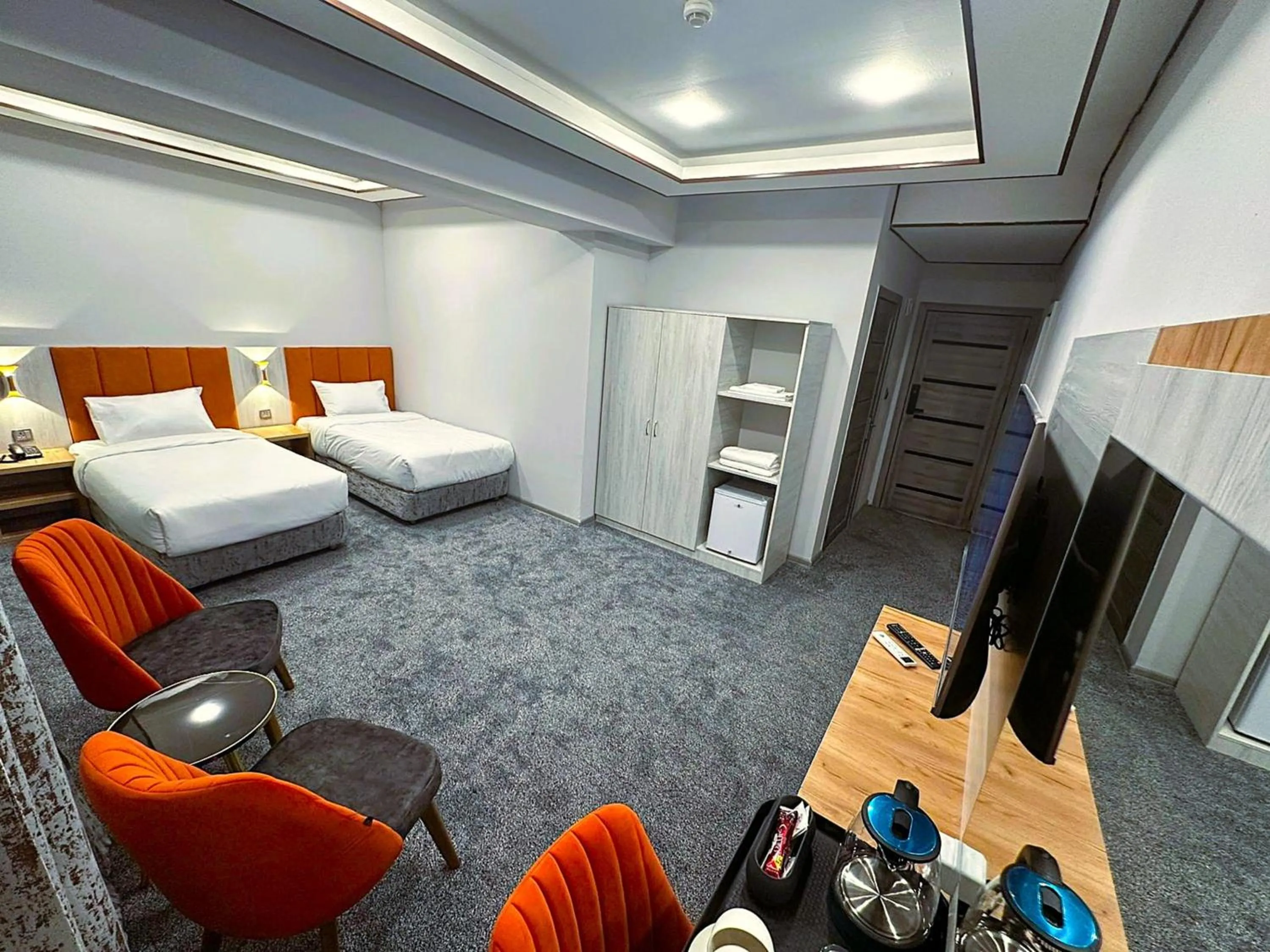 Photo of the whole room, Bed in Amazon Hotel - Free Massage