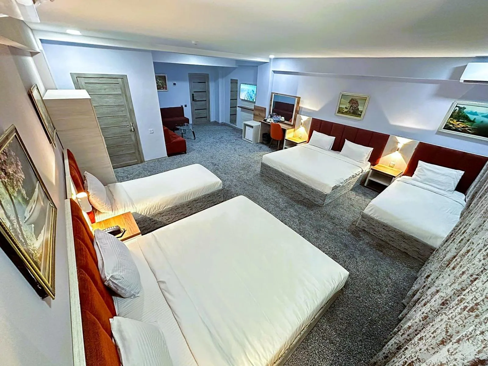 Bedroom, Bed in Amazon Hotel - Free Massage