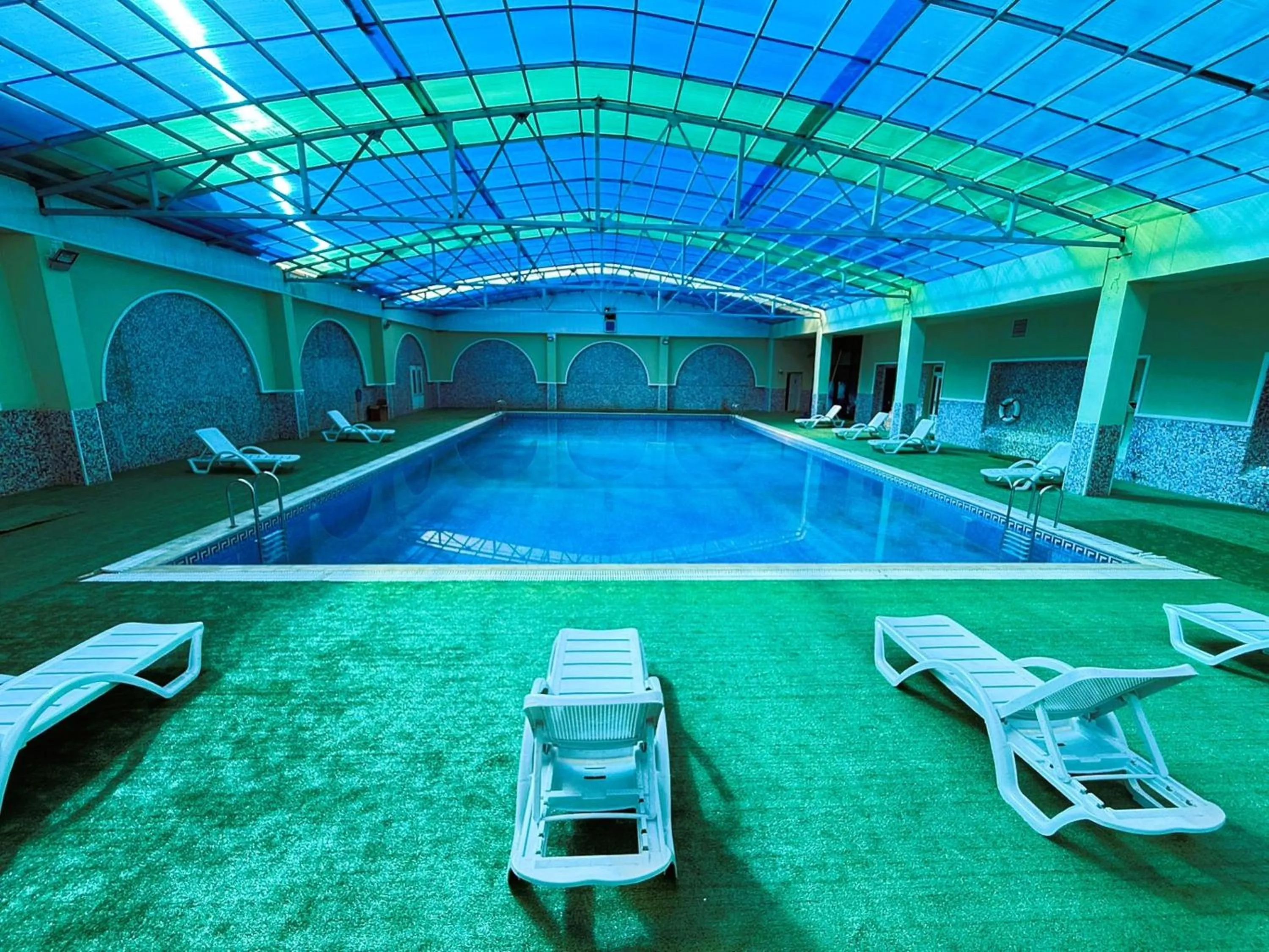 Swimming pool in Amazon Hotel - Free Massage