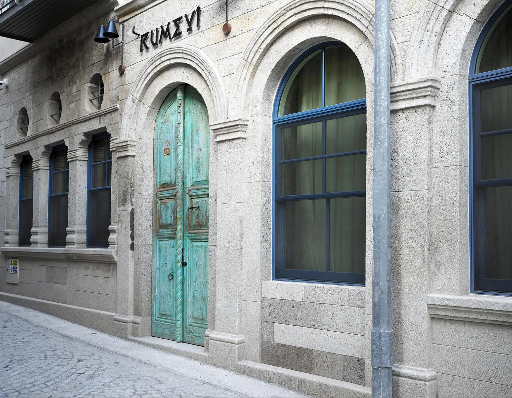 Facade/entrance in Rumevi