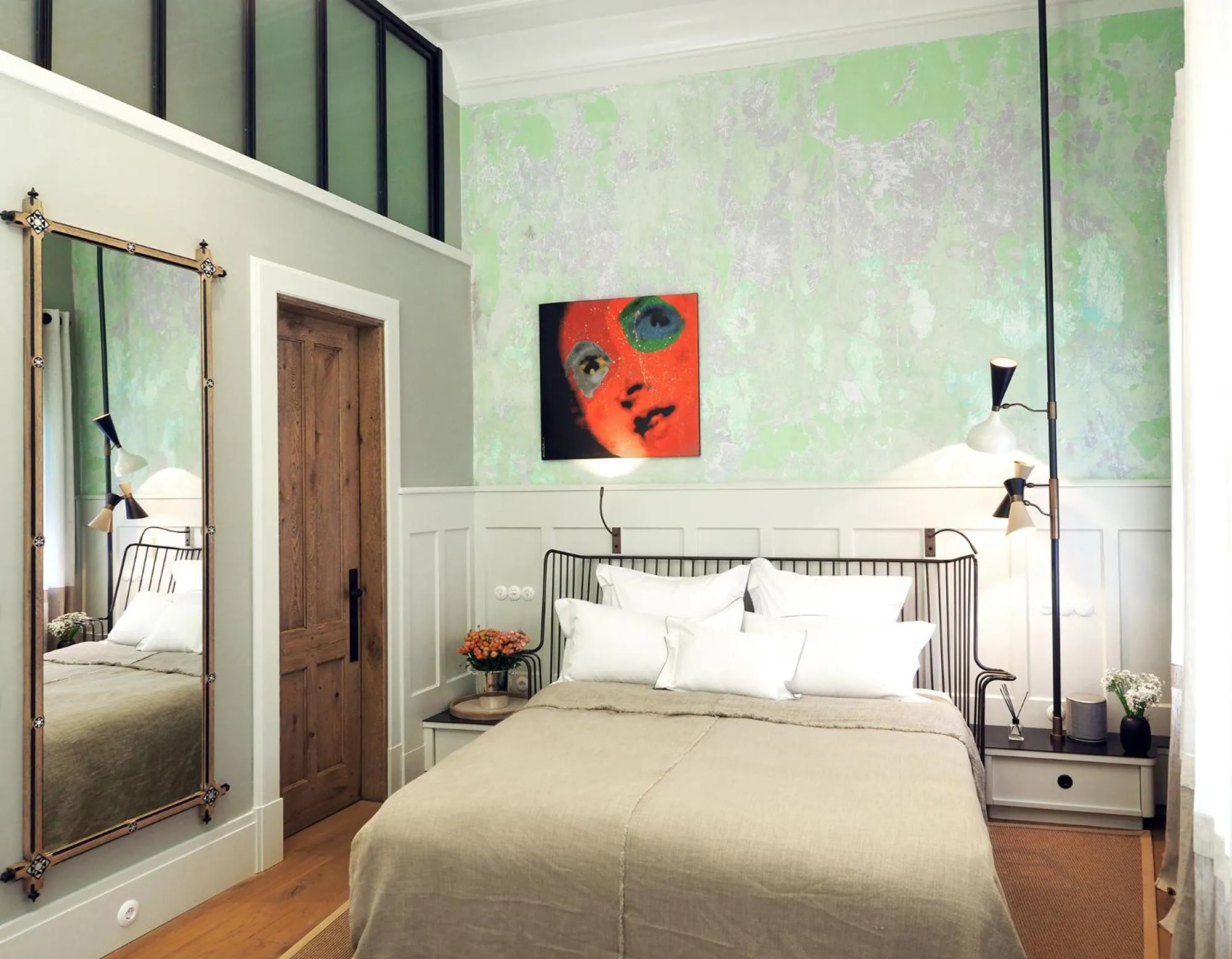 Photo of the whole room in Rumevi