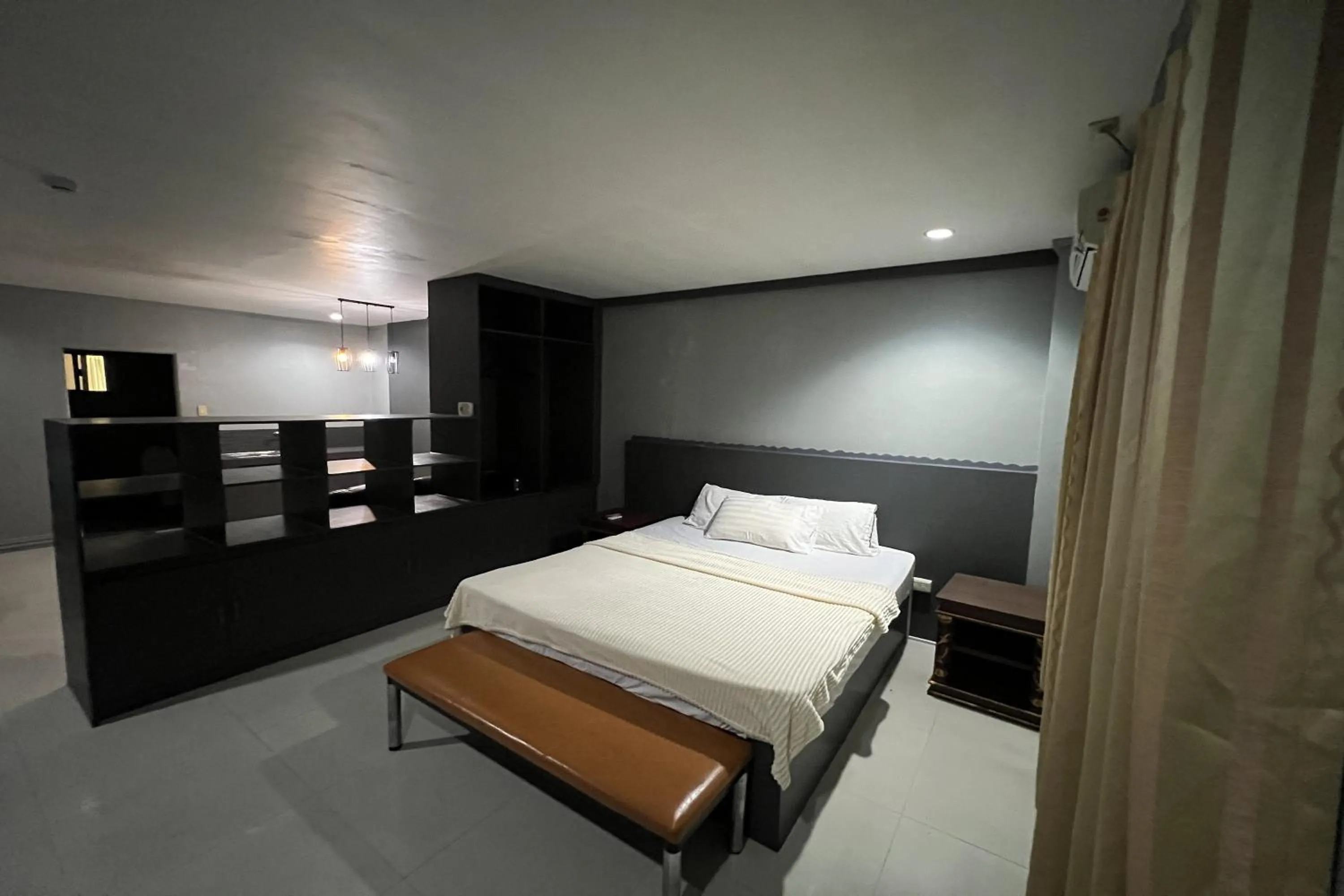 Bed in Garden Suite Hotel near Koreatown