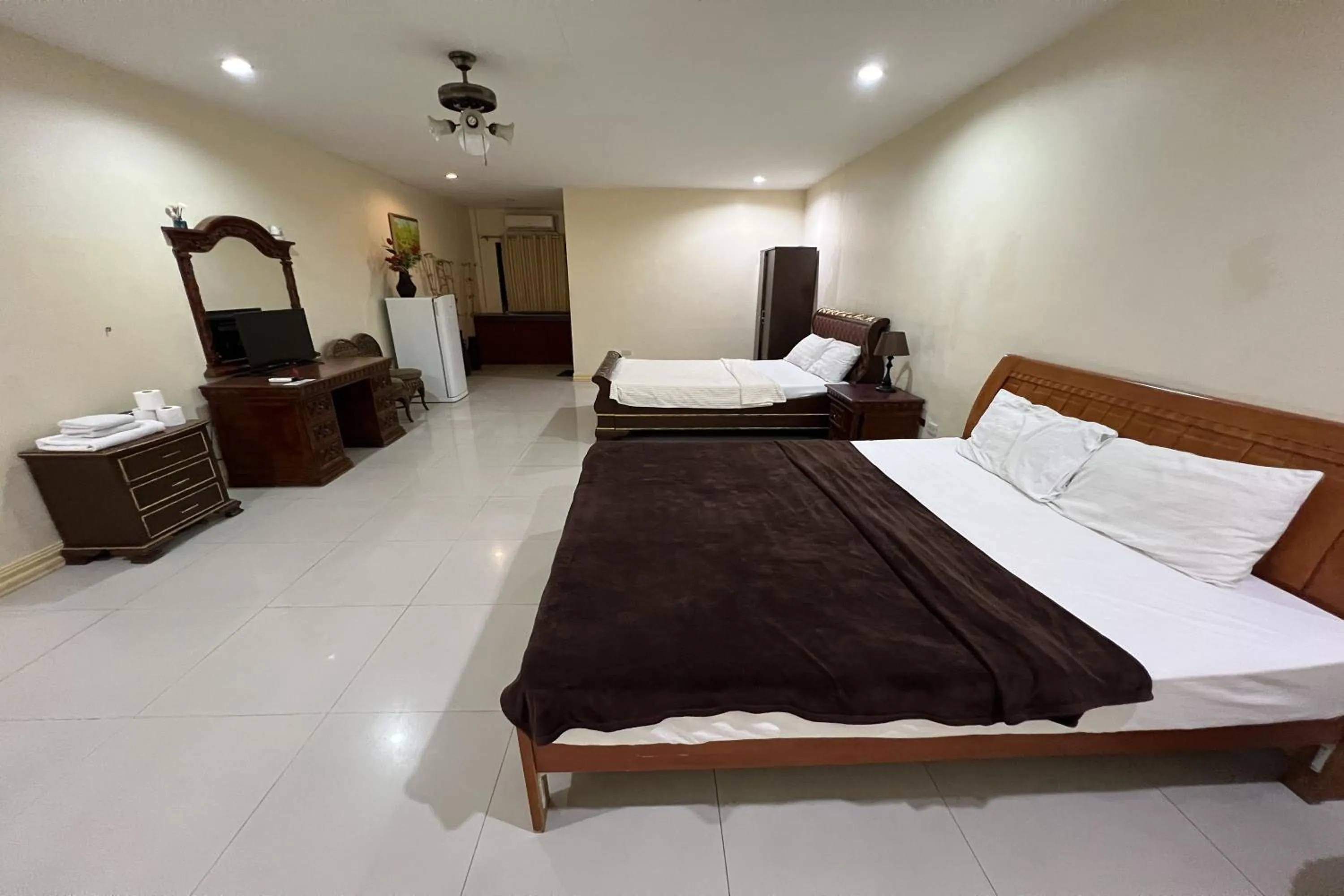 Bed in Garden Suite Hotel near Koreatown