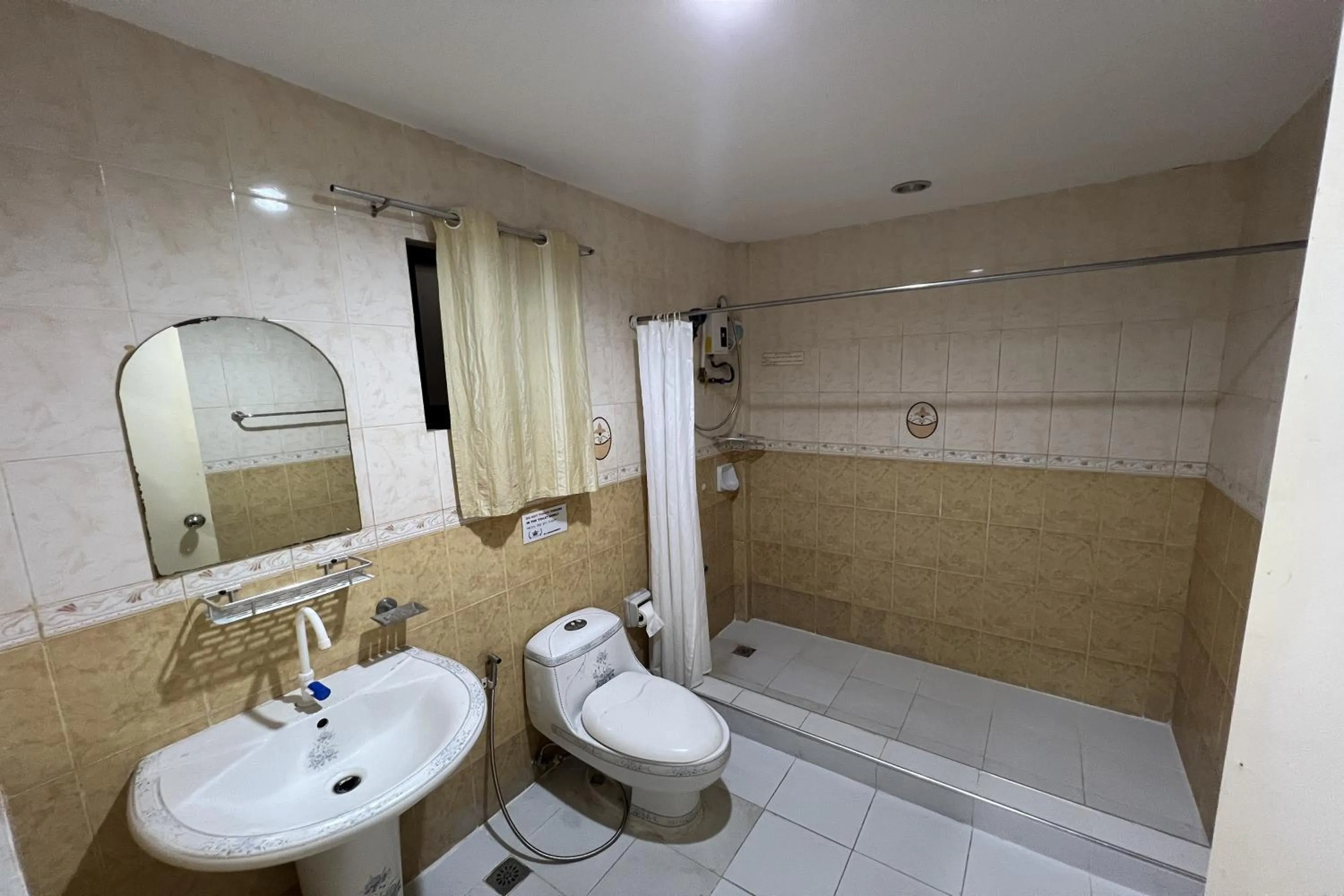 Shower in Garden Suite Hotel near Koreatown