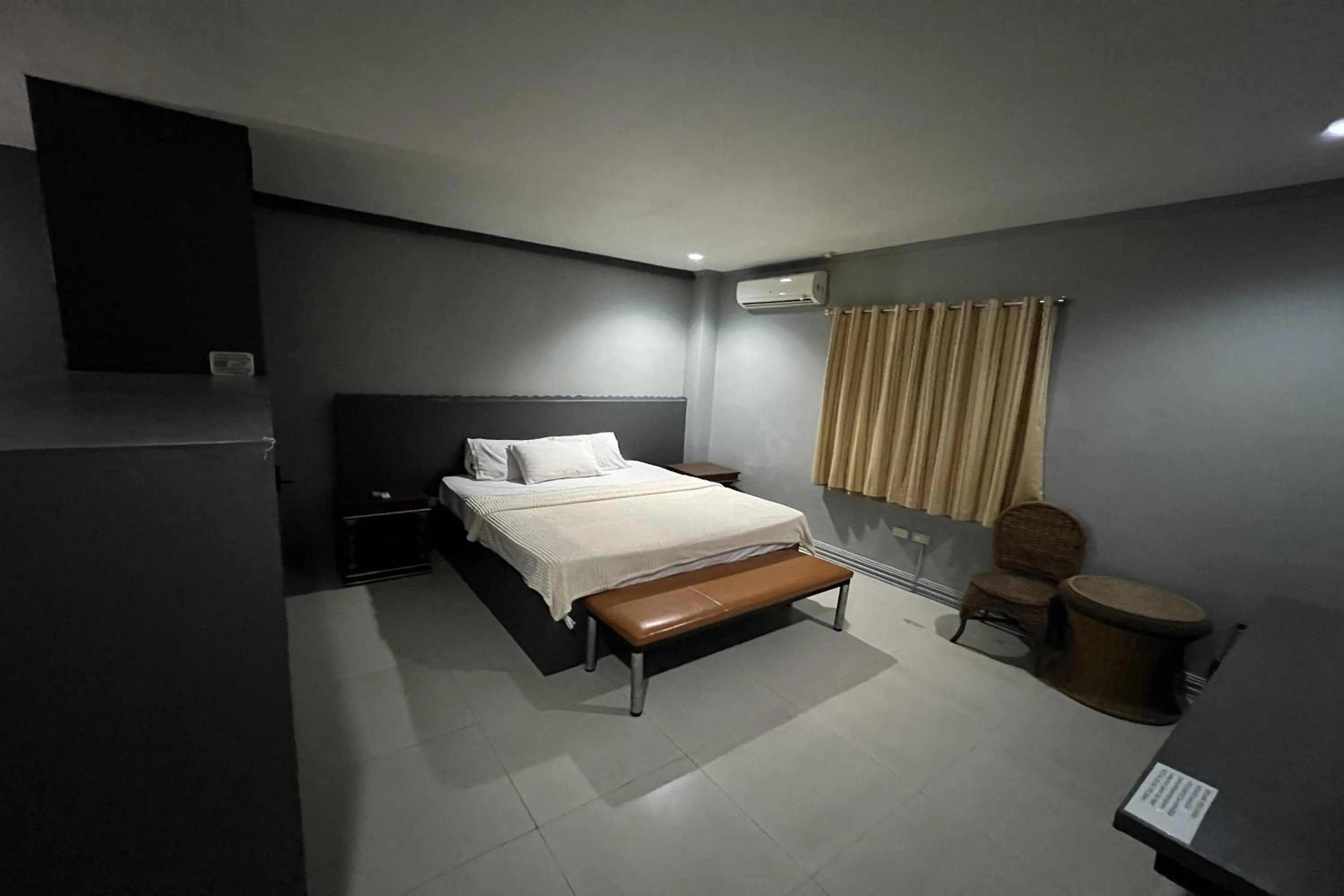 Bed in Garden Suite Hotel near Koreatown