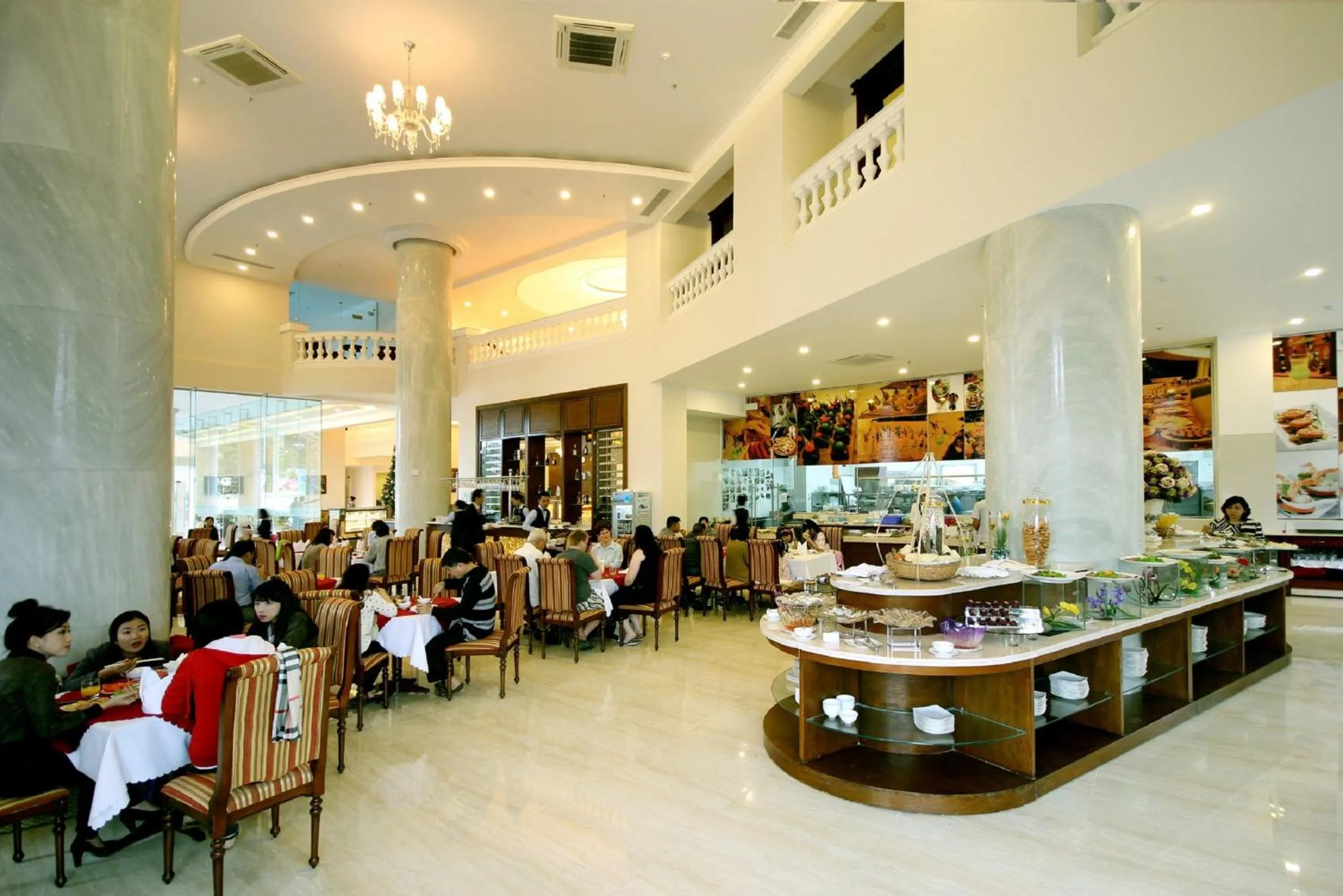 Restaurant/places to eat in Nha Trang Palace Hotel